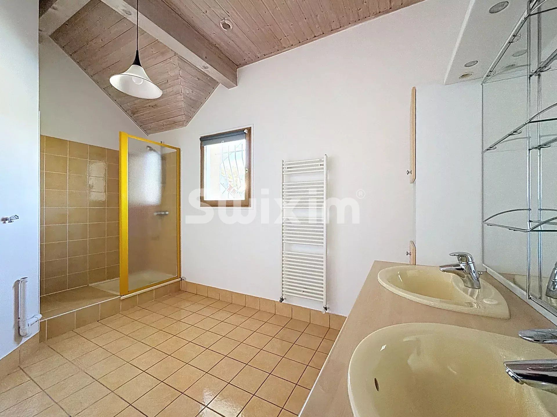 casa 7 Camere in vendita su Grilly (01220)