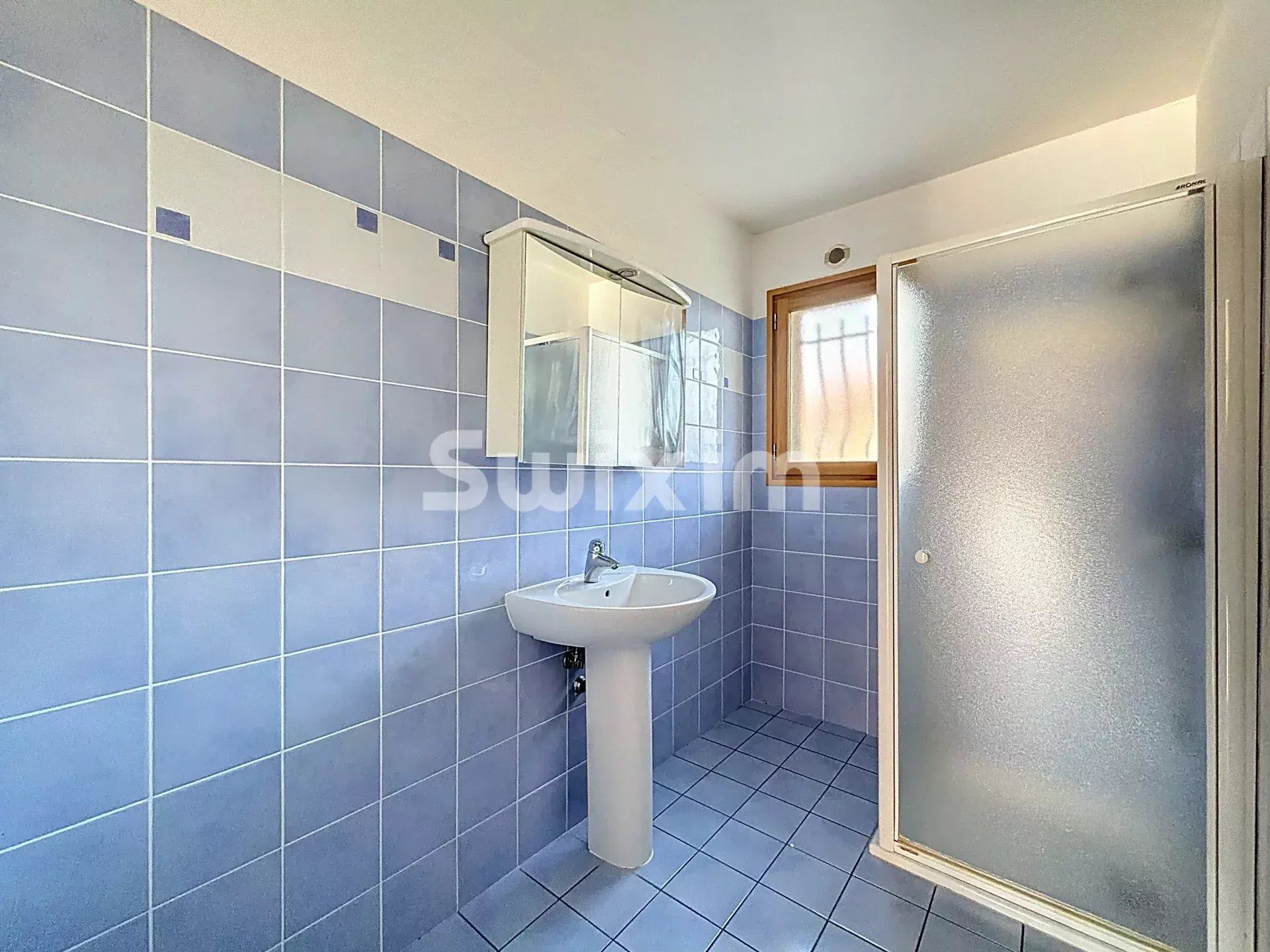 casa 7 Camere in vendita su Grilly (01220)