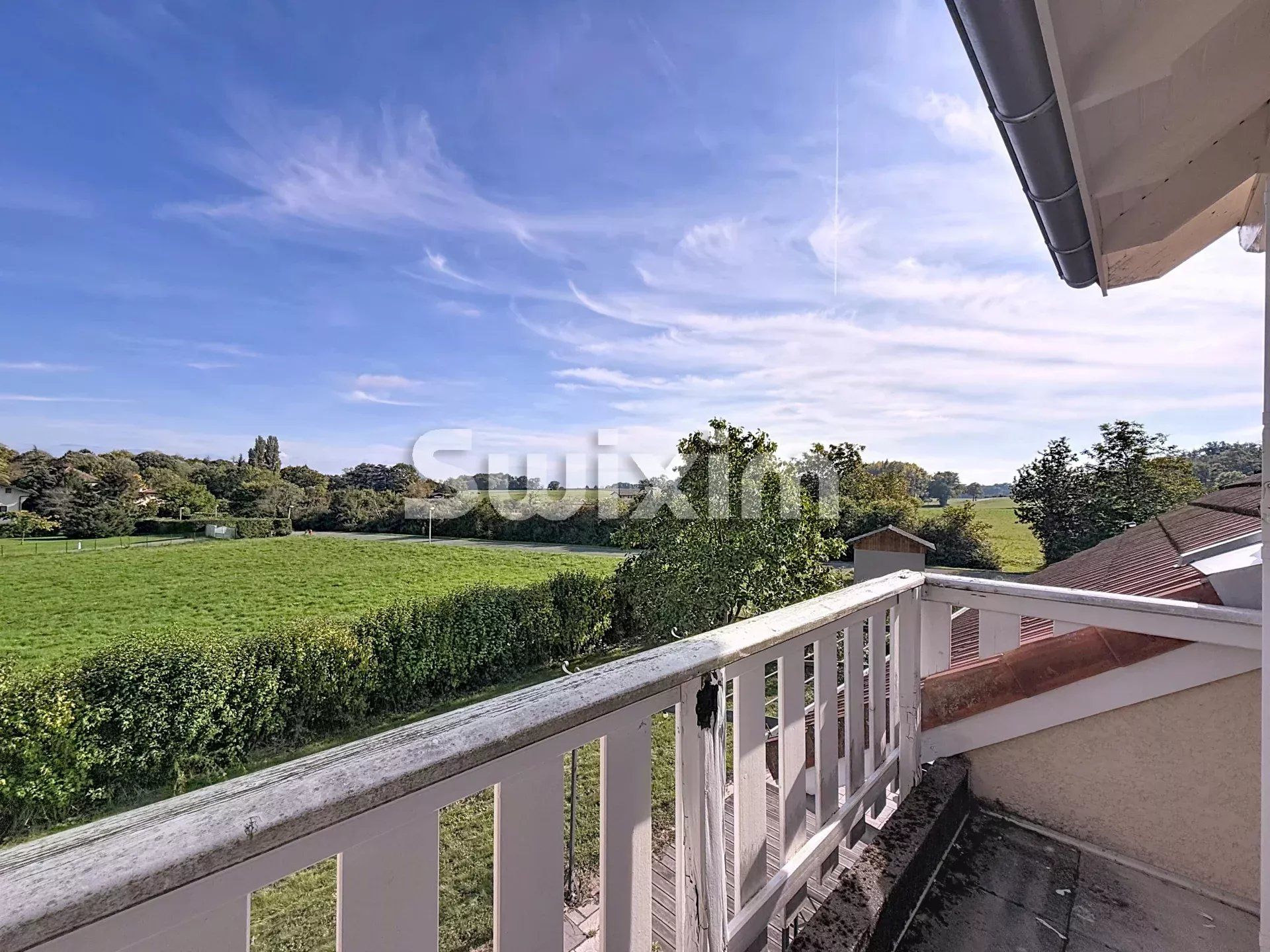 casa 7 Quartos para venda sobre Grilly (01220)