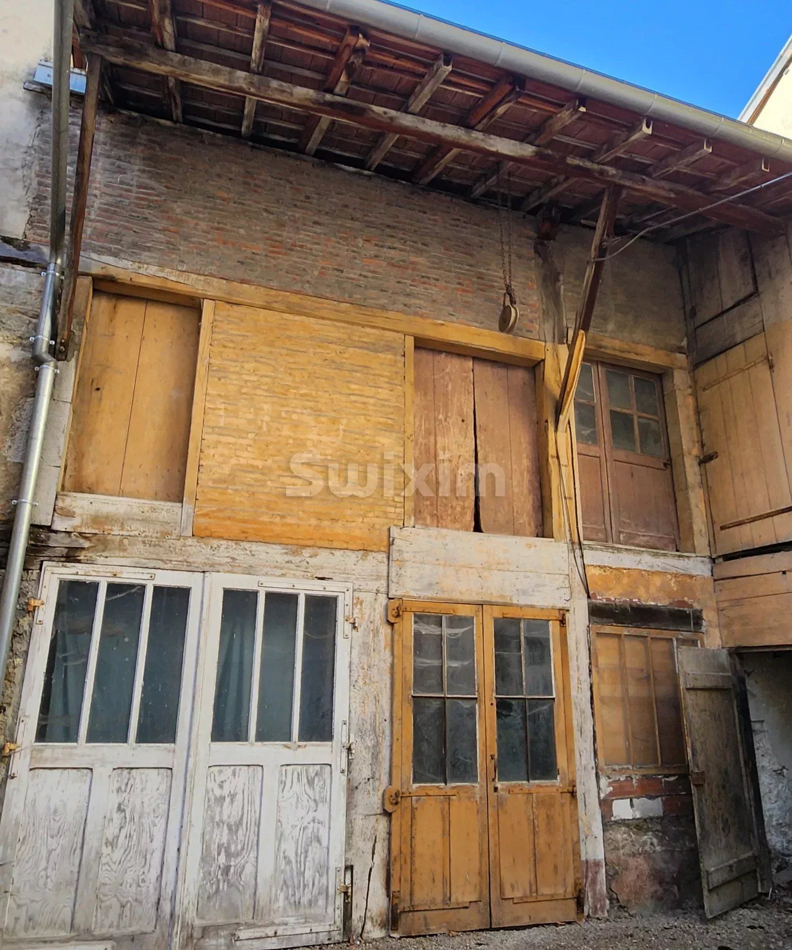 barn 4 Rooms for sale on Poligny (39800)