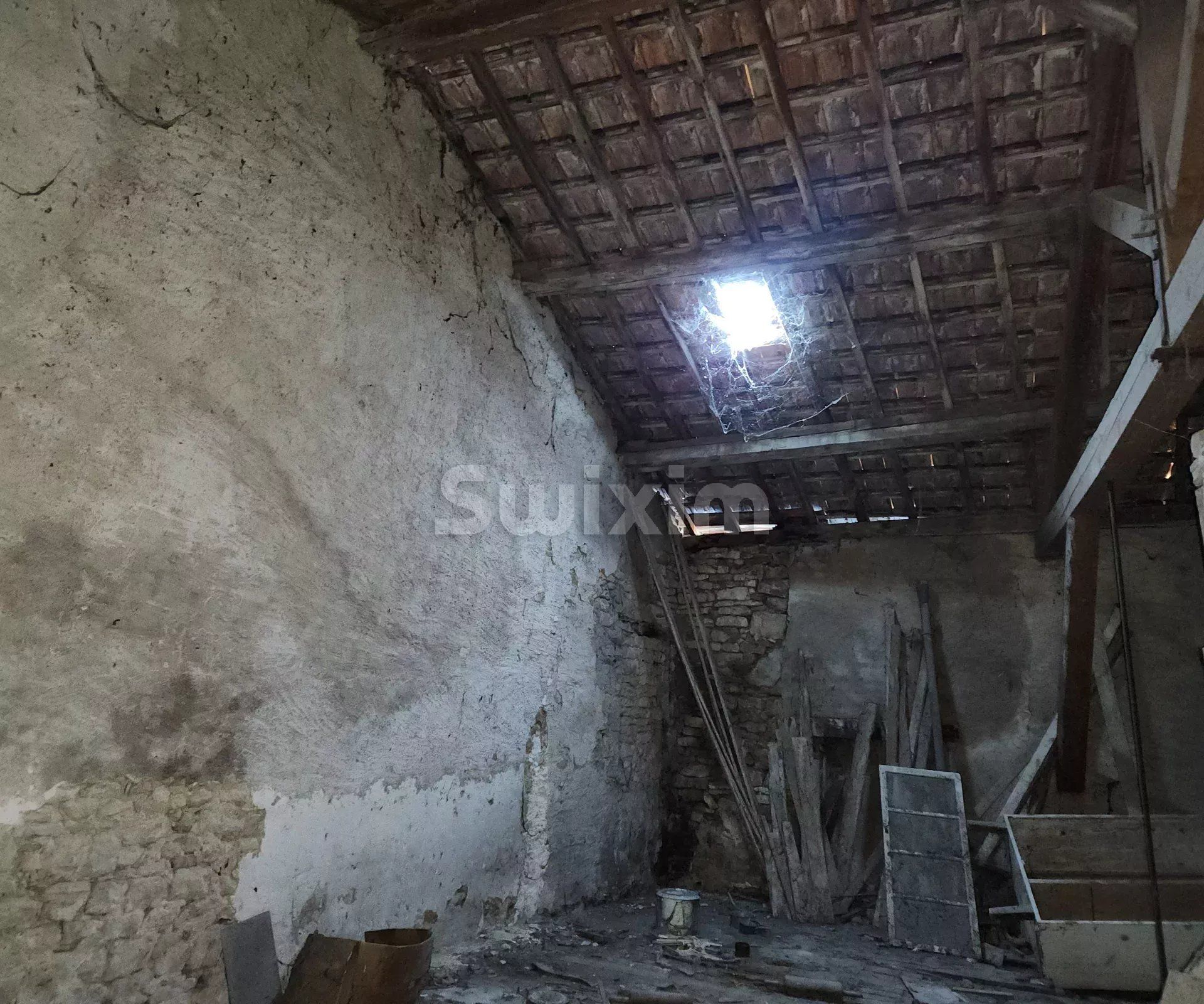 barn 4 Rooms for sale on Poligny (39800)