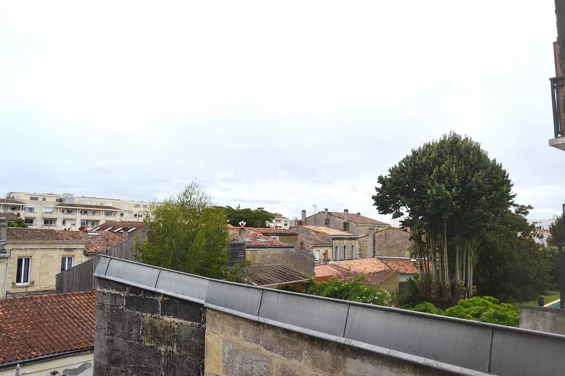 building 6 Rooms for sale on Bordeaux (33000)