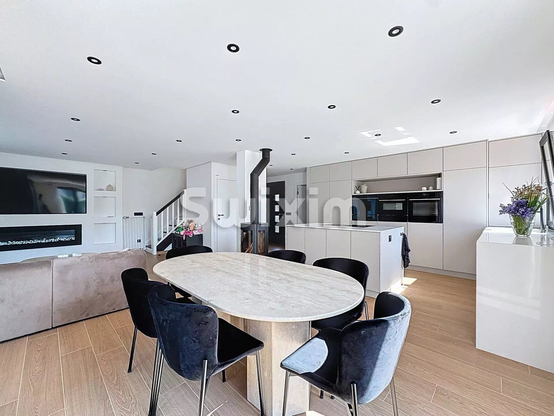 house 5 Rooms for sale on Prévessin-Moëns (01280)