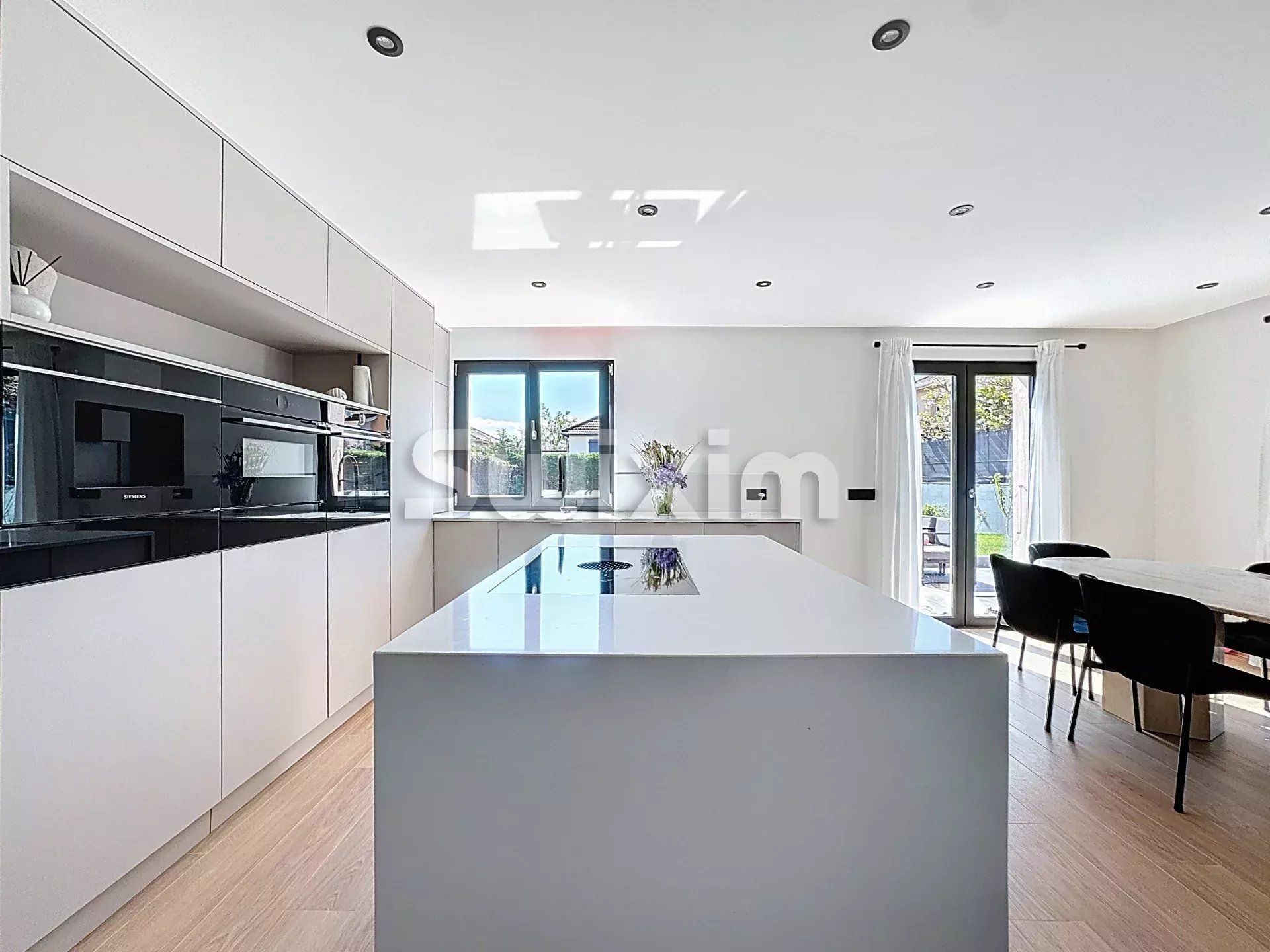 house 5 Rooms for sale on Prévessin-Moëns (01280)