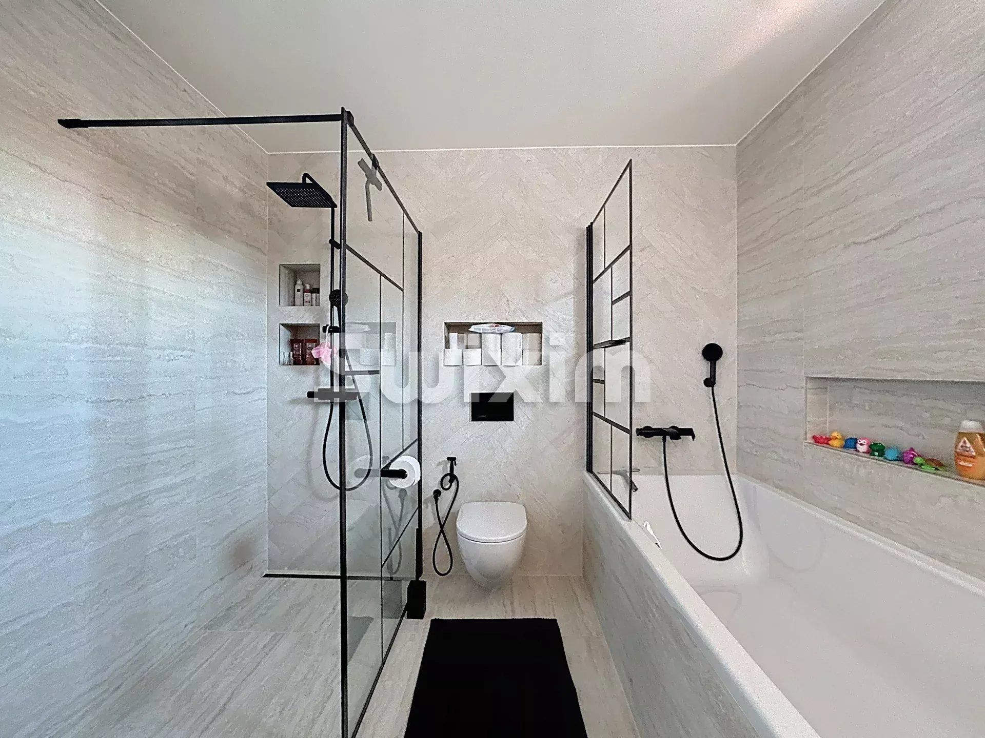 house 5 Rooms for sale on Prévessin-Moëns (01280)