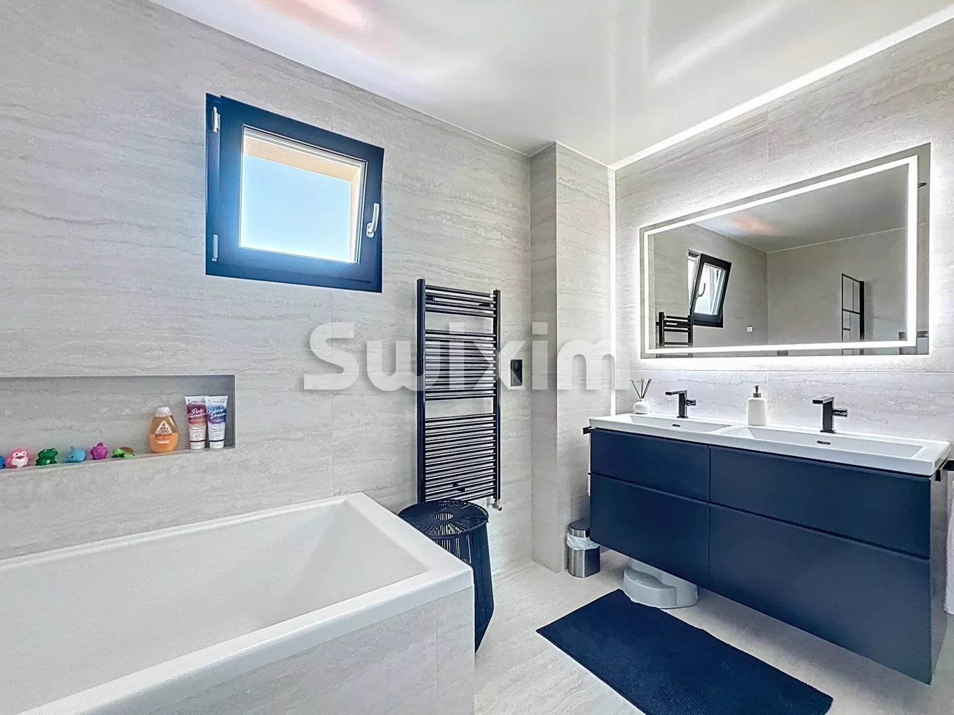 house 5 Rooms for sale on Prévessin-Moëns (01280)