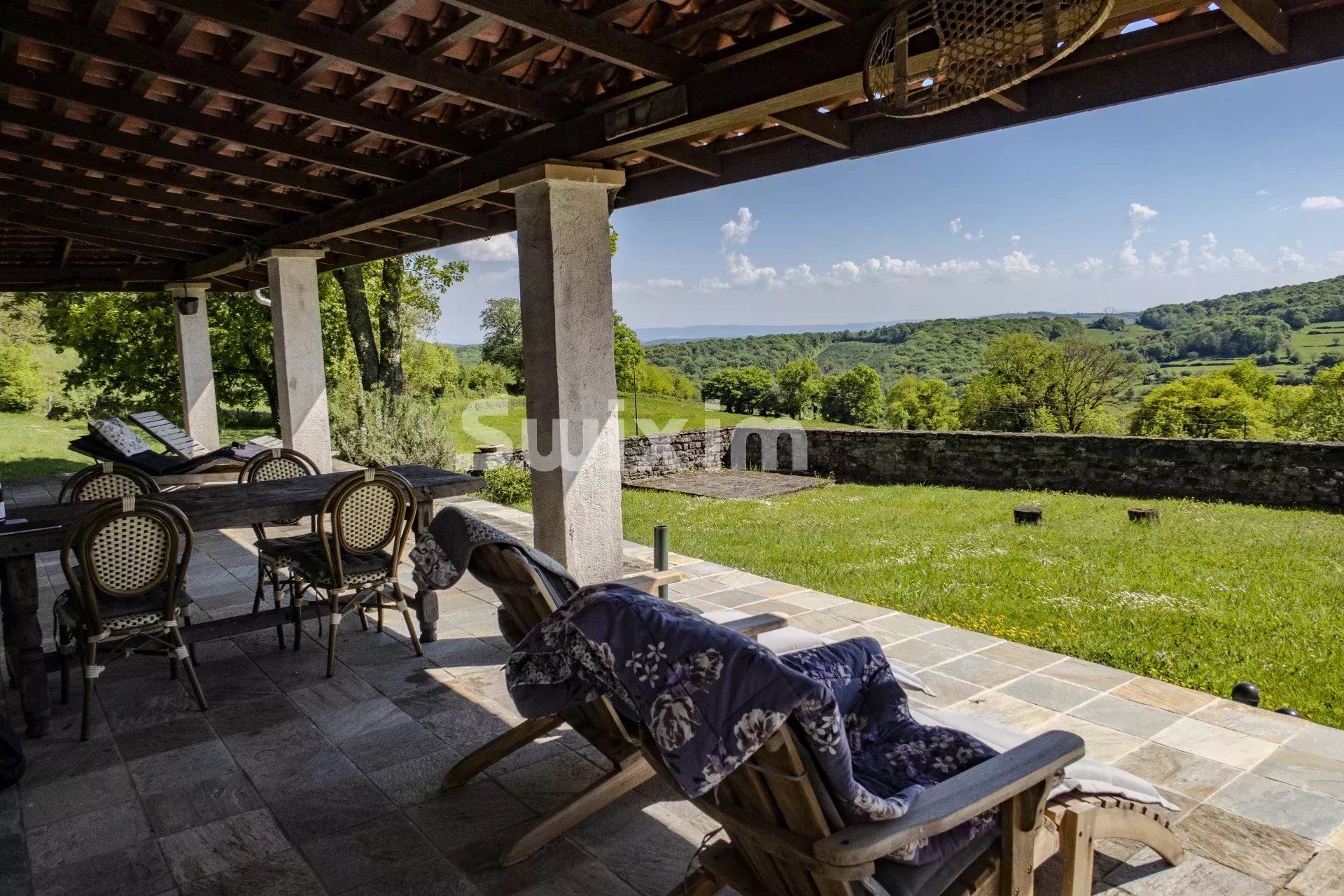 house 7 Rooms for sale on Châtel-Moron (71510)