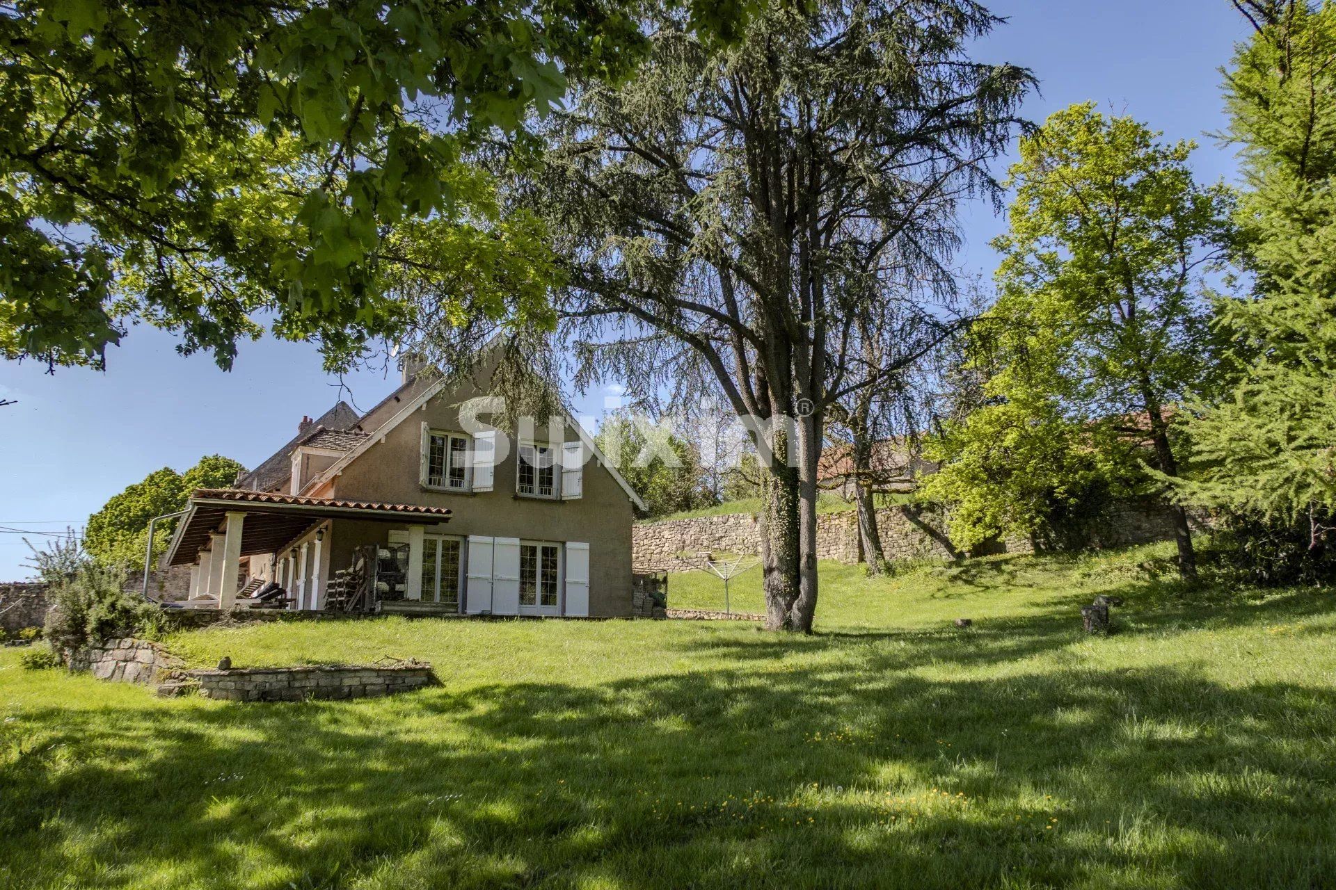 house 7 Rooms for sale on Châtel-Moron (71510)