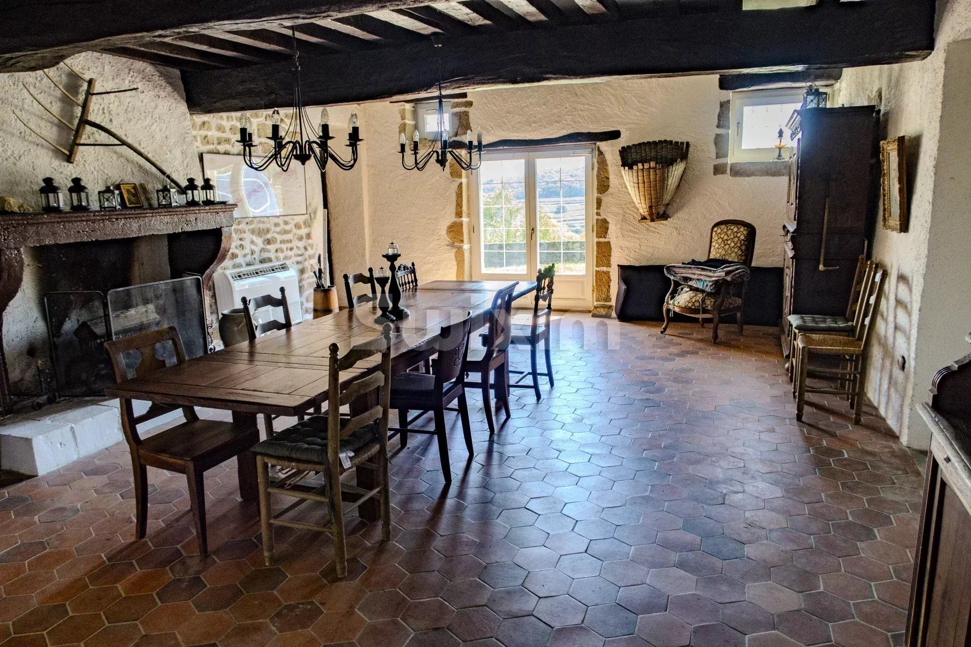 maison 7 Pièces en vente sur Givry (71640)