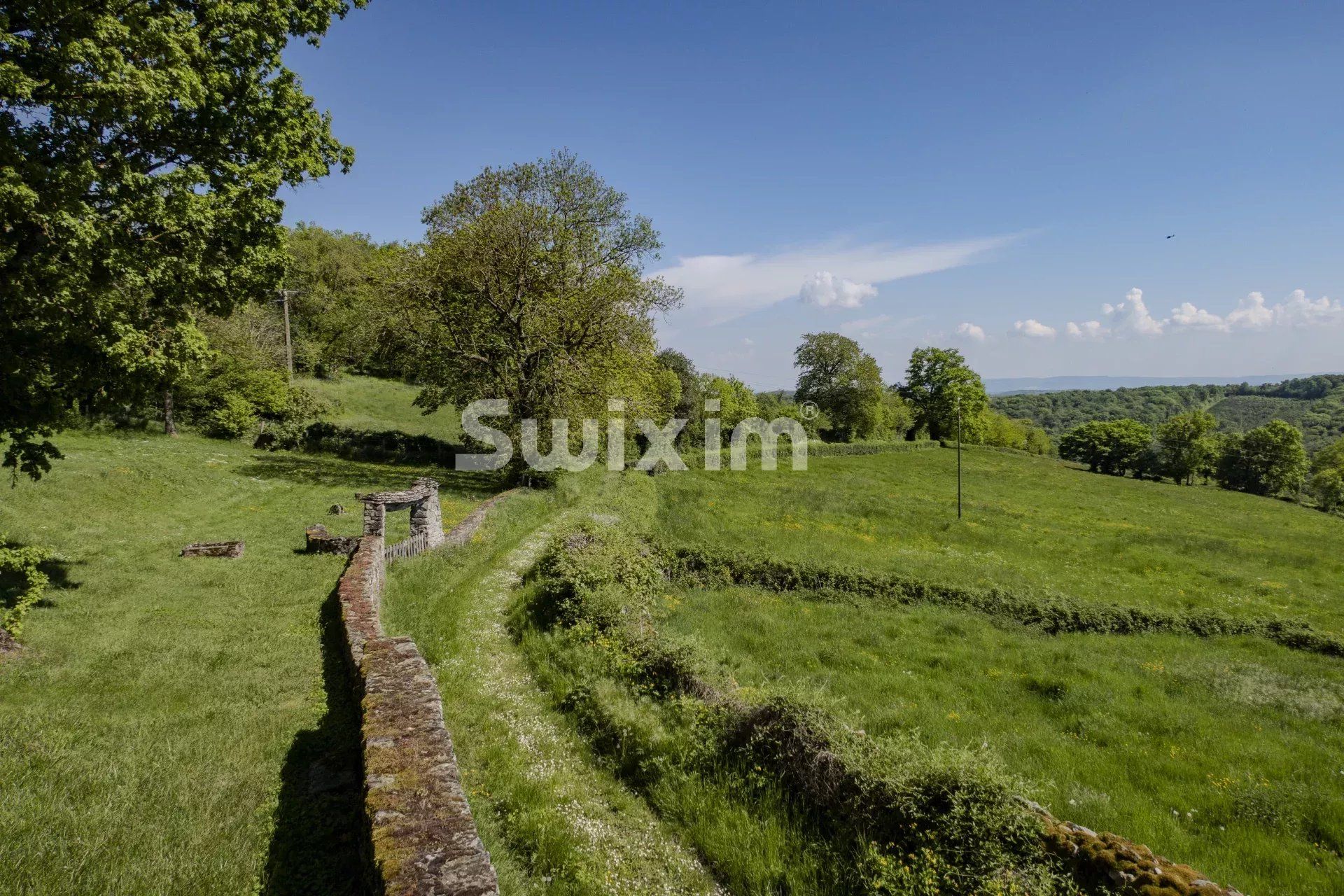 house 7 Rooms for sale on Châtel-Moron (71510)