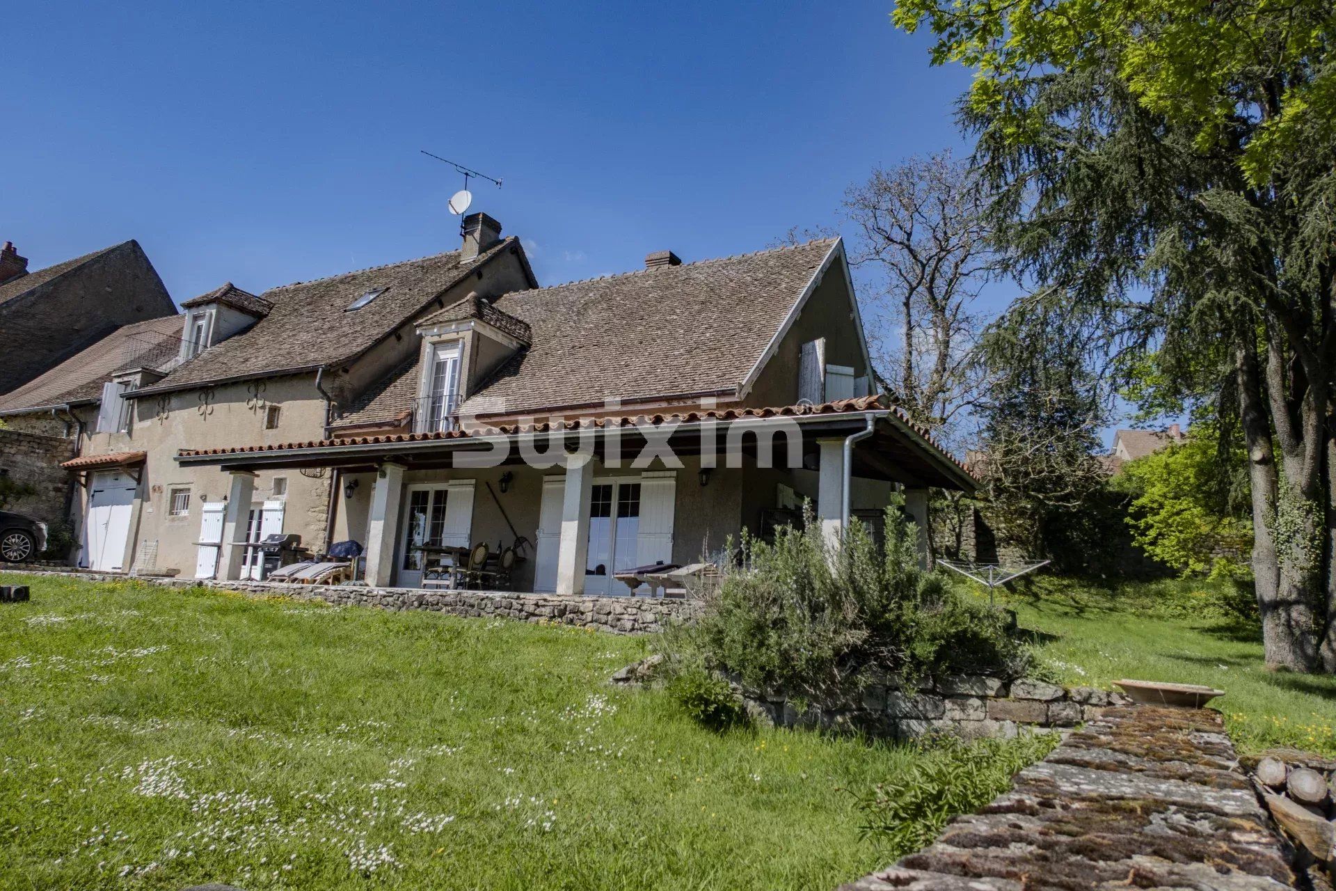house 7 Rooms for sale on Châtel-Moron (71510)