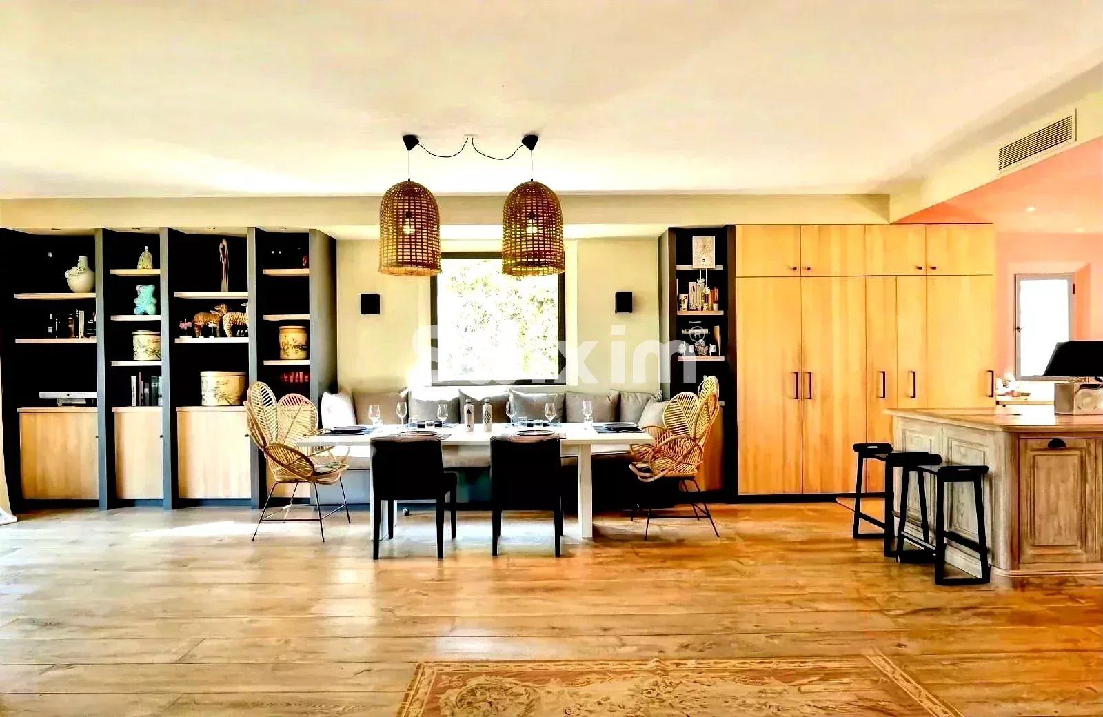 villa 7 Rooms for sale on Saint-Tropez (83990)