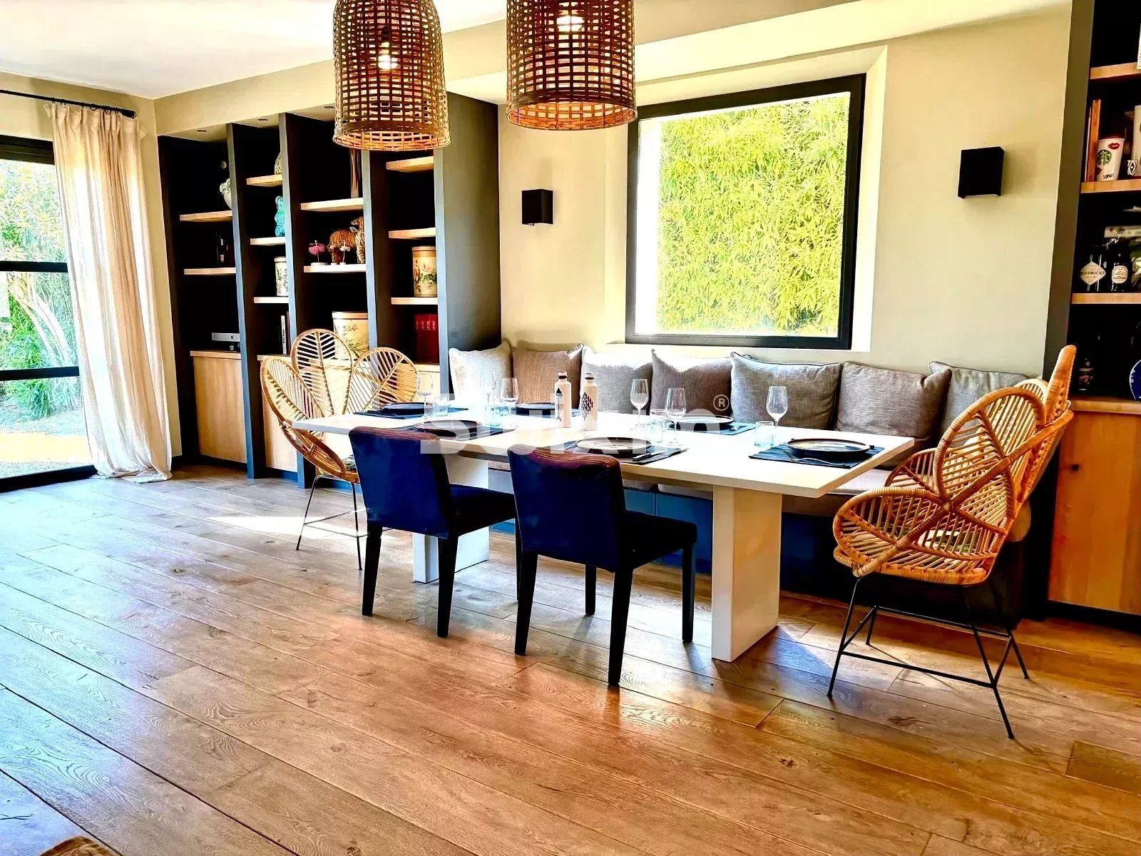 villa 7 Rooms for sale on Saint-Tropez (83990)