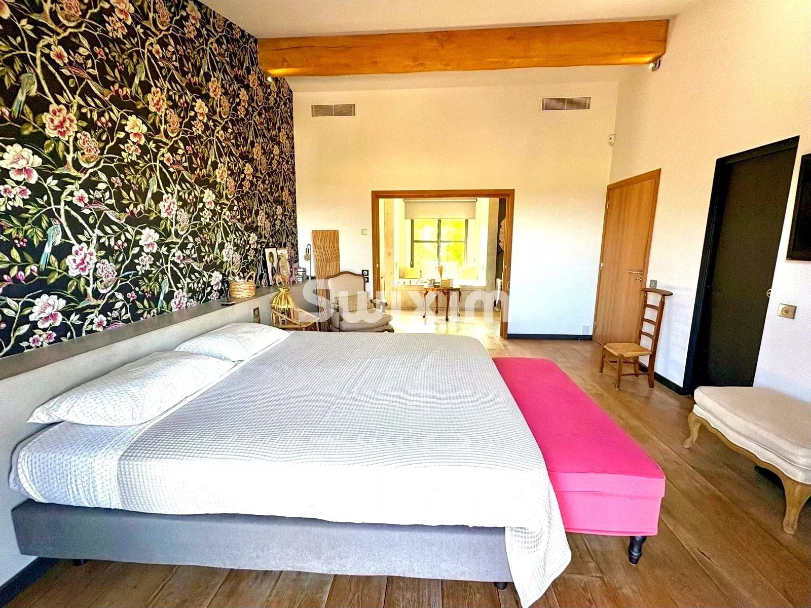 villa 7 Rooms for sale on Saint-Tropez (83990)