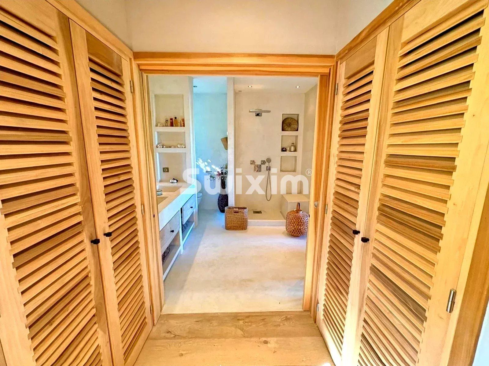 villa 7 Rooms for sale on Saint-Tropez (83990)