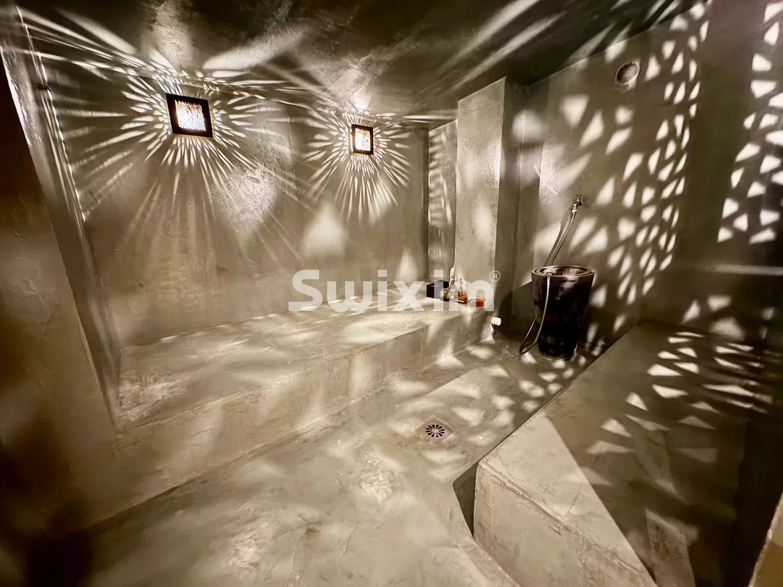 villa 7 Rooms for sale on Saint-Tropez (83990)