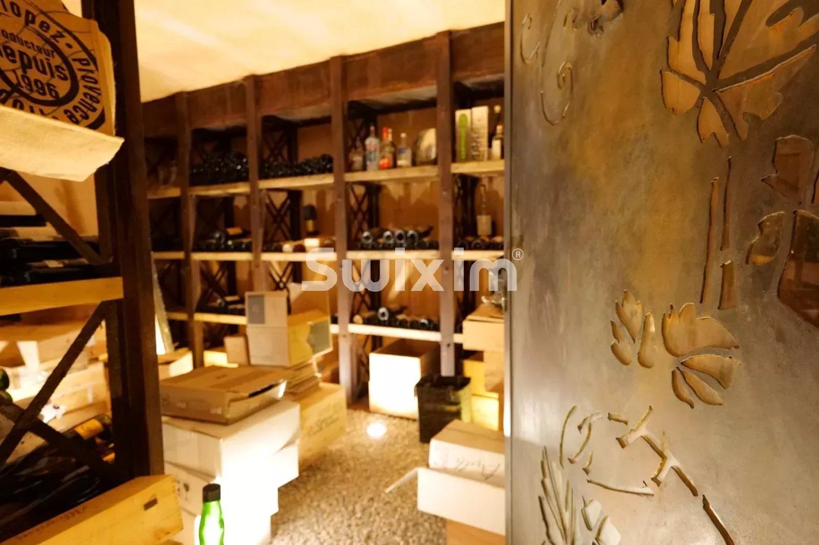 villa 7 Rooms for sale on Saint-Tropez (83990)