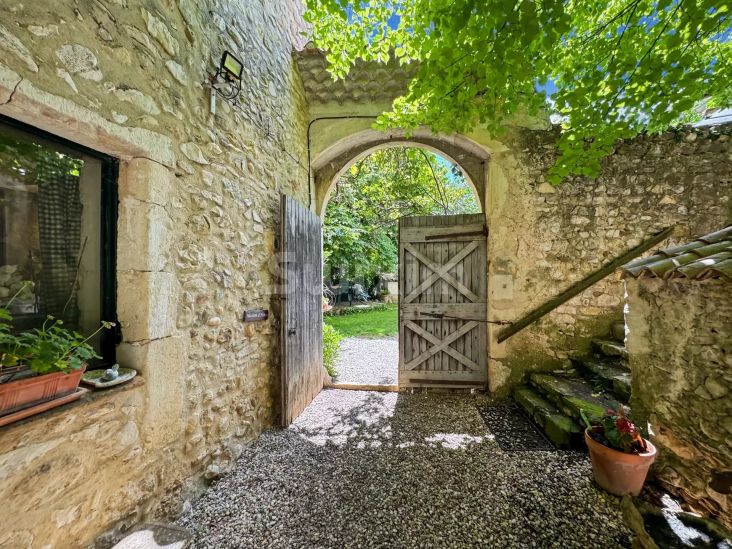 Vente Maison Sauzet 14 Pièces 470 m²
