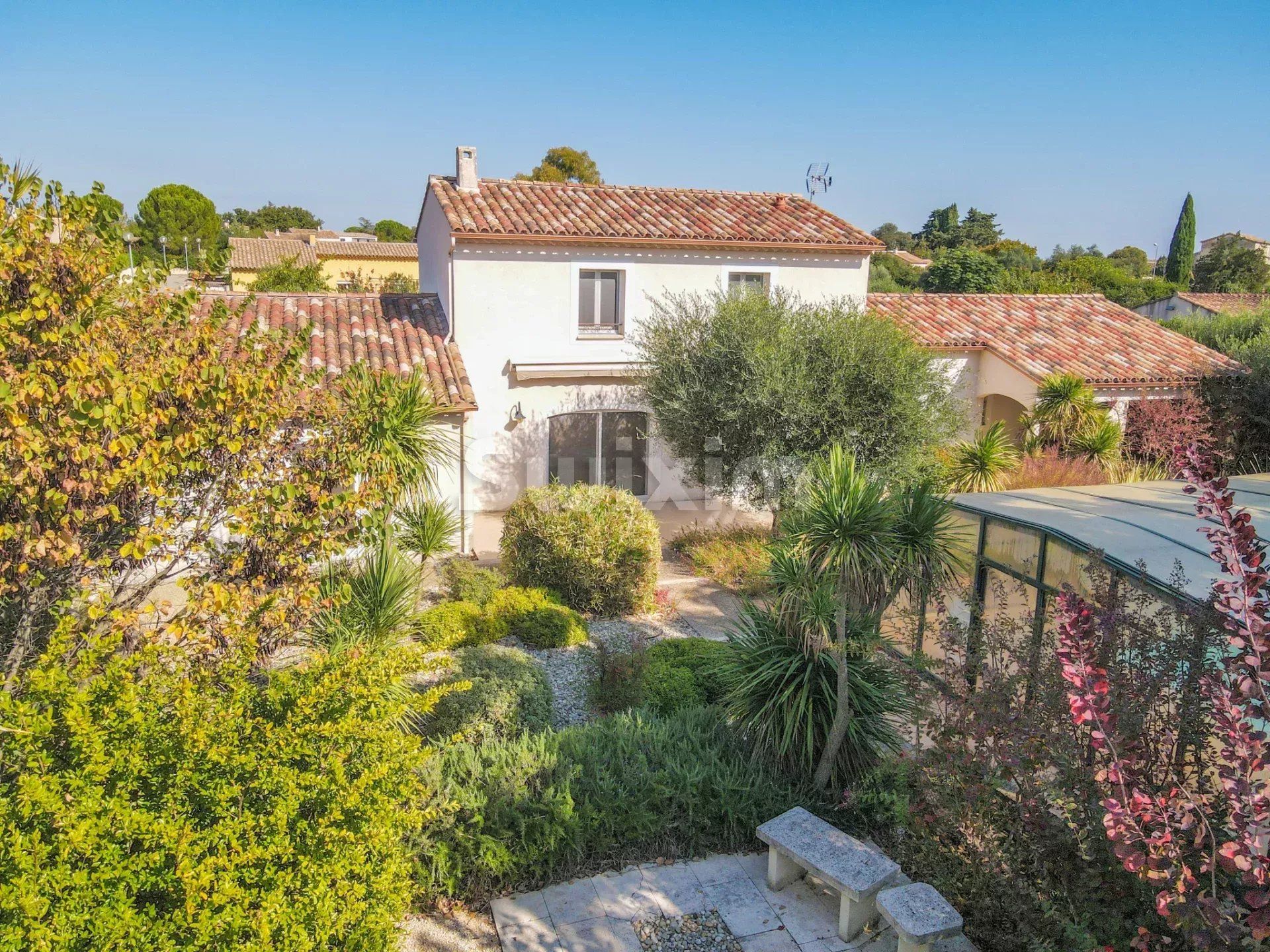 villa 6 Rooms for sale on Uzès (30700)