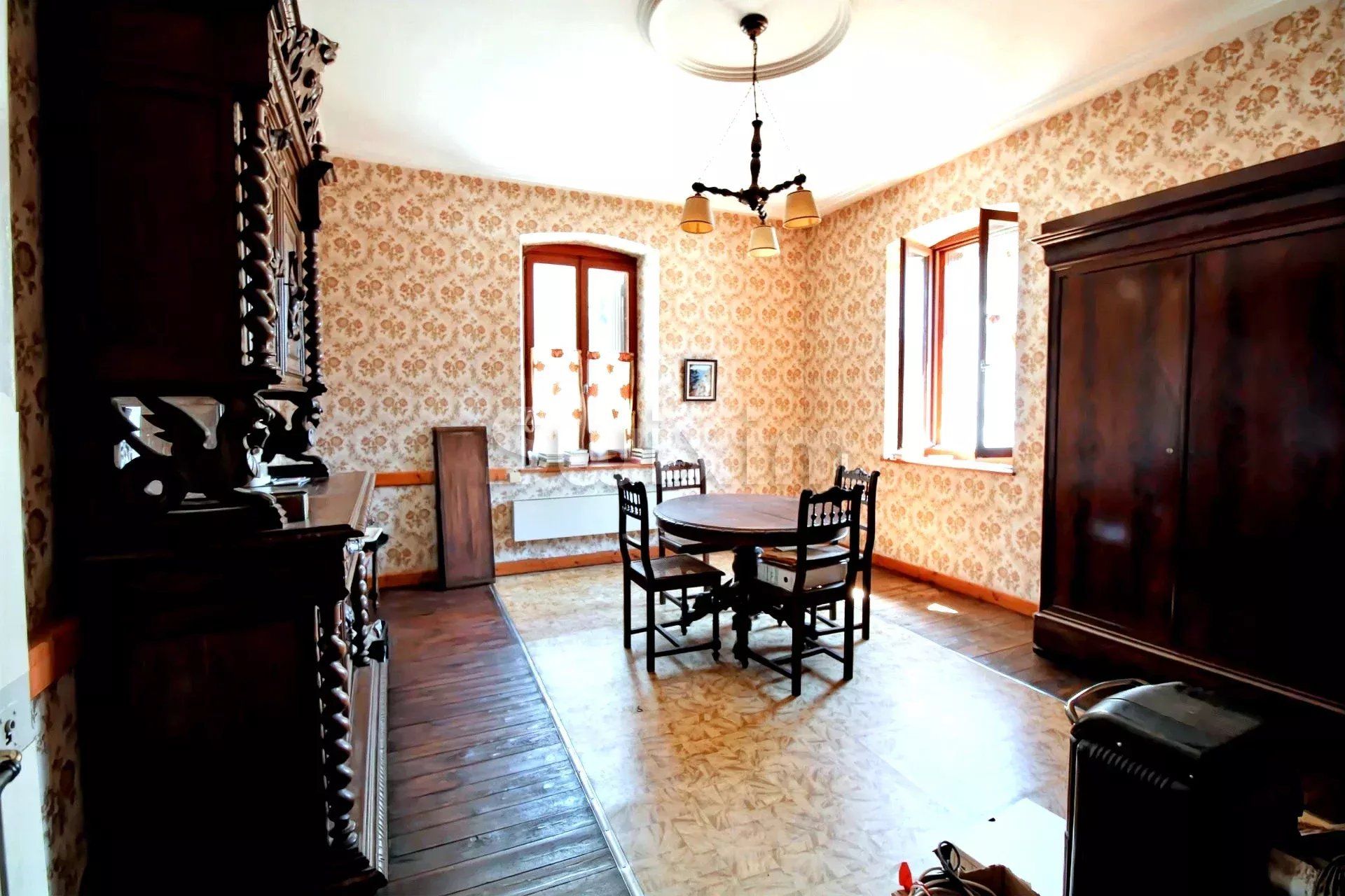 maison 8 Pièces en vente sur Mijoux (01170)