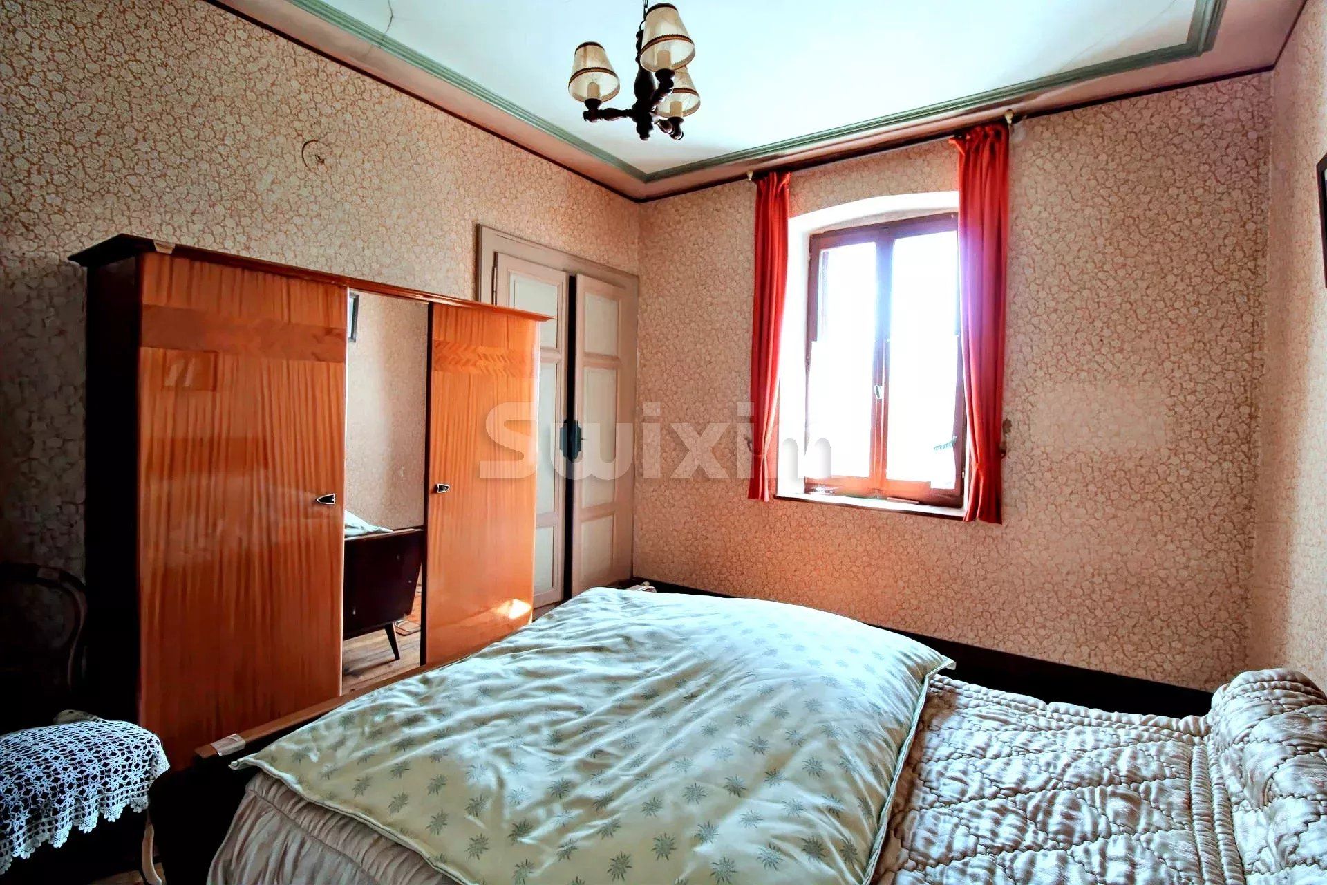 maison 8 Pièces en vente sur Mijoux (01170)