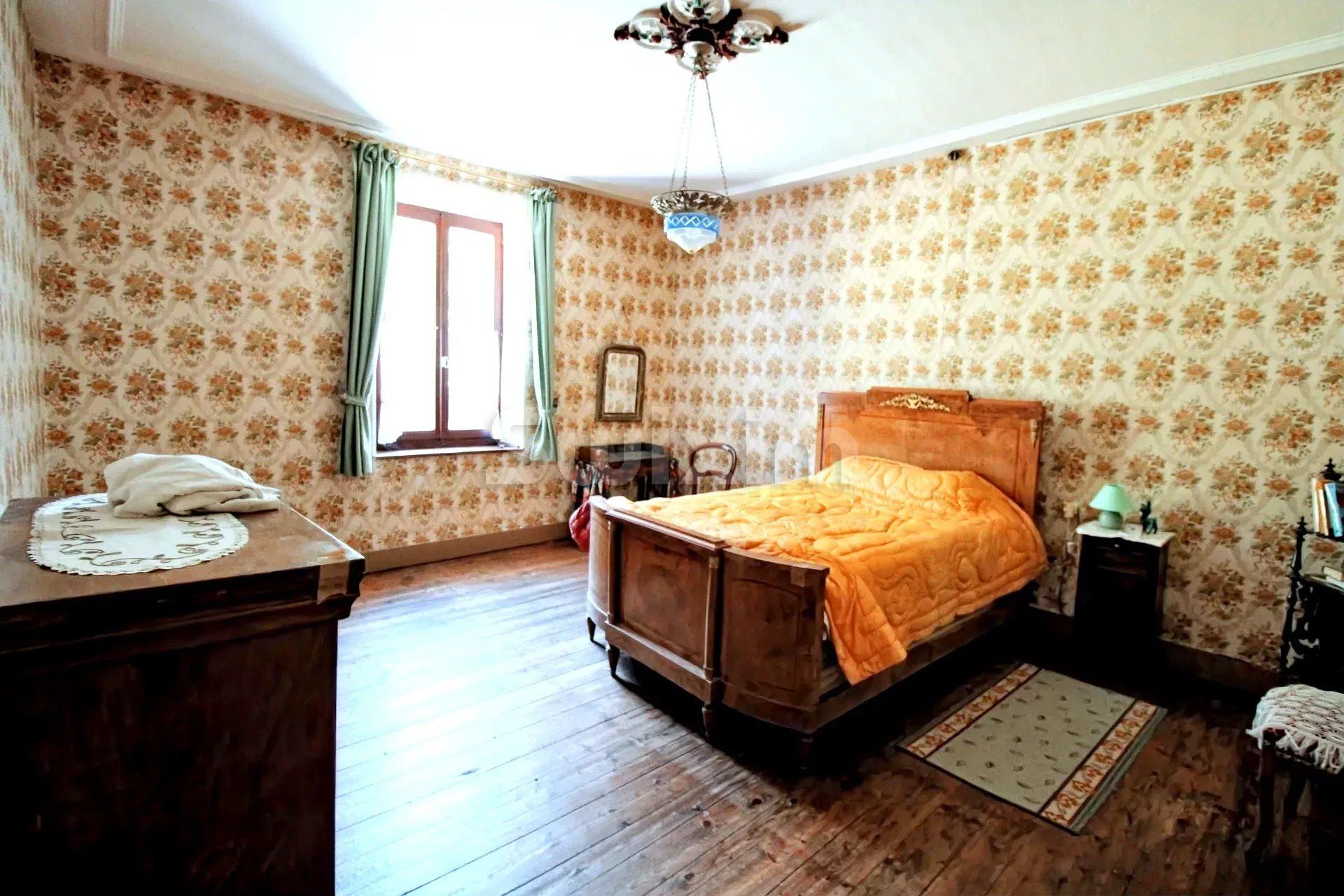 maison 8 Pièces en vente sur Mijoux (01170)