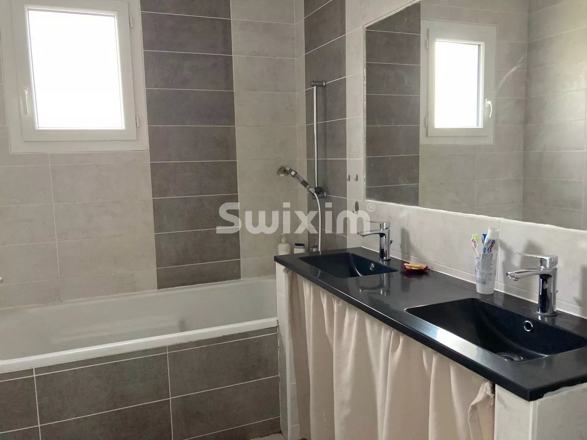 house 5 Rooms for sale on Chabeuil (26120)