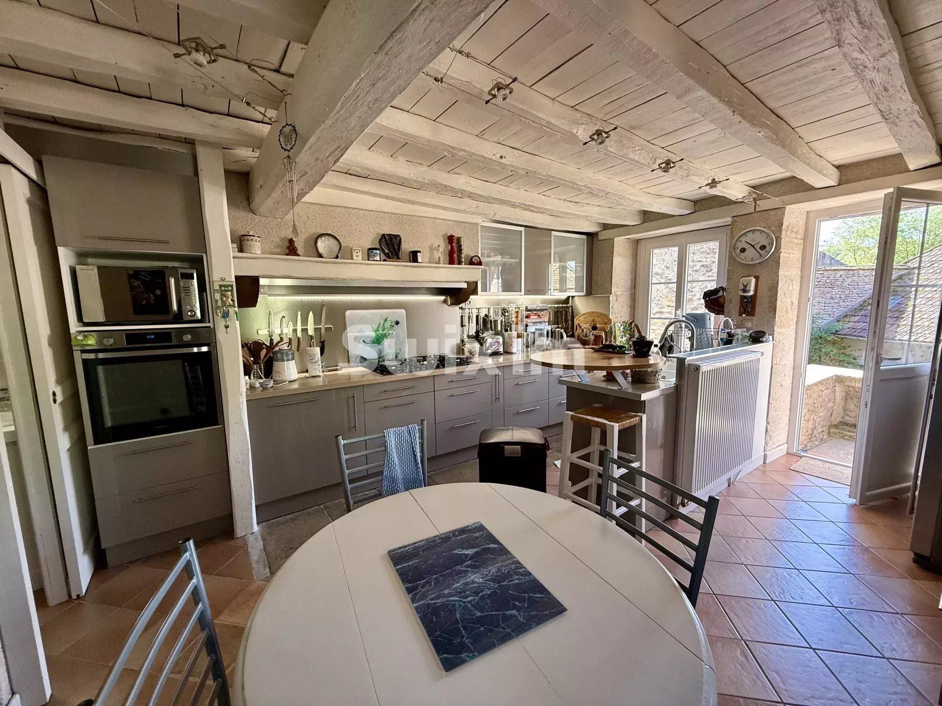 casa 8 Camere in vendita su Vézelay (89450)