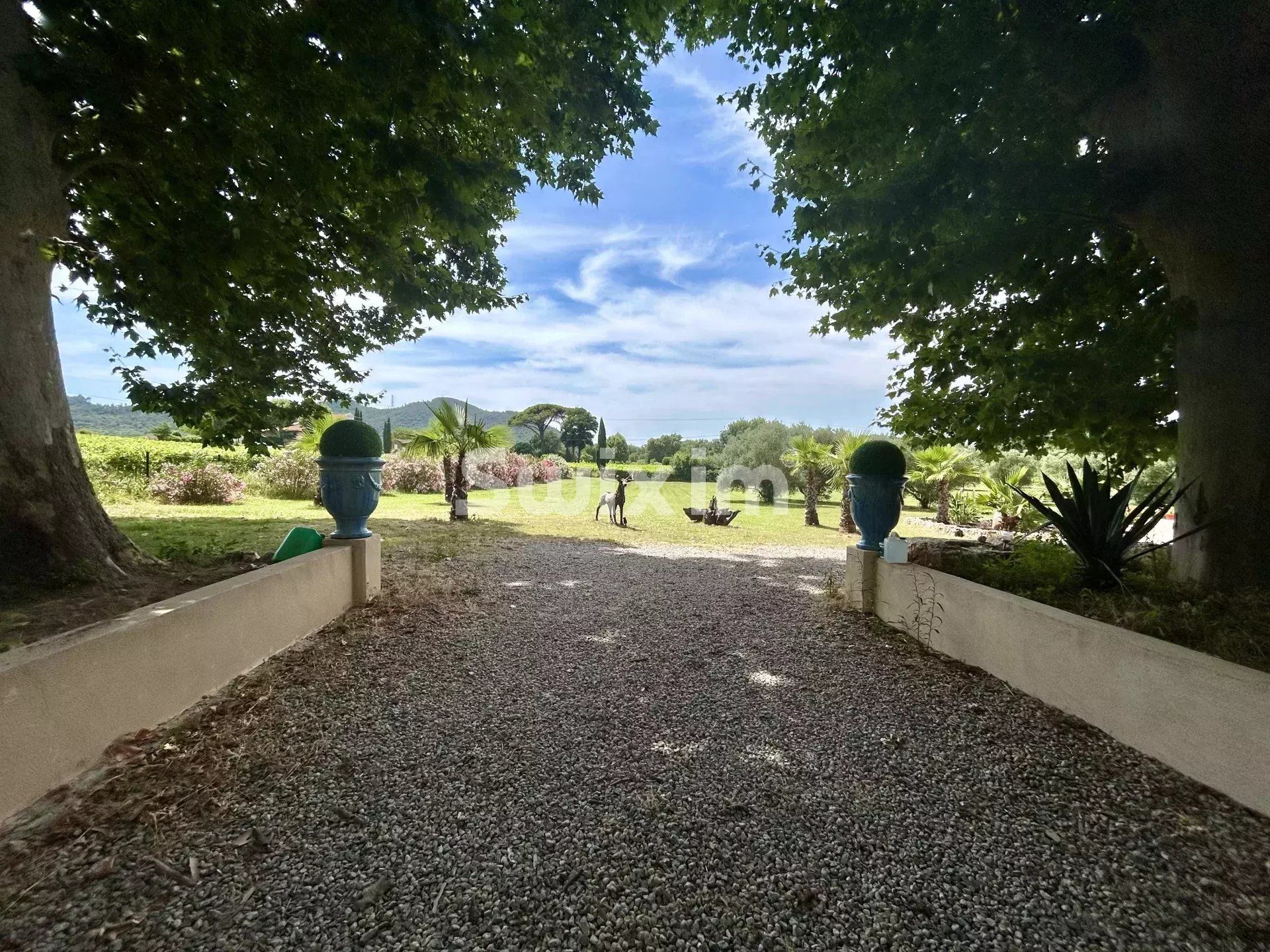 propriété 9 Pièces en vente sur Les Arcs (83460)