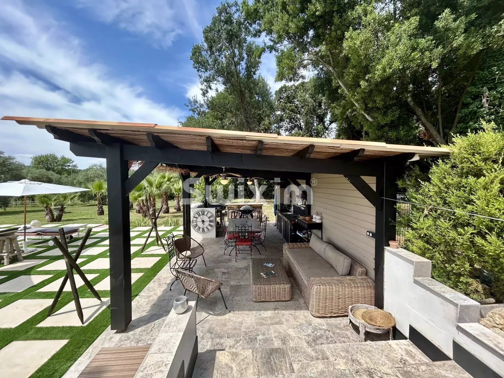 propriété 9 Pièces en vente sur Les Arcs (83460)