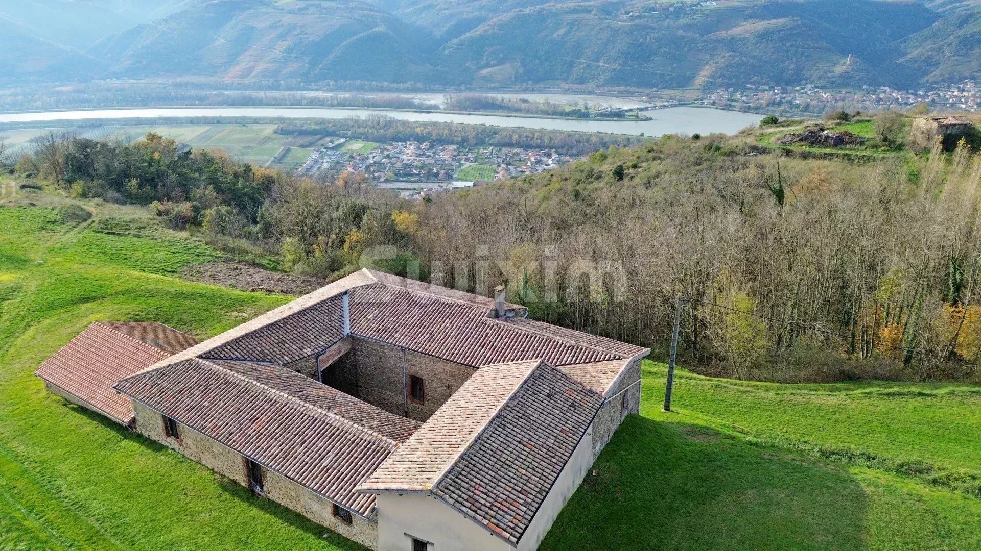 ferme 10 Pièces en vente sur Serves-sur-Rhône (26600)