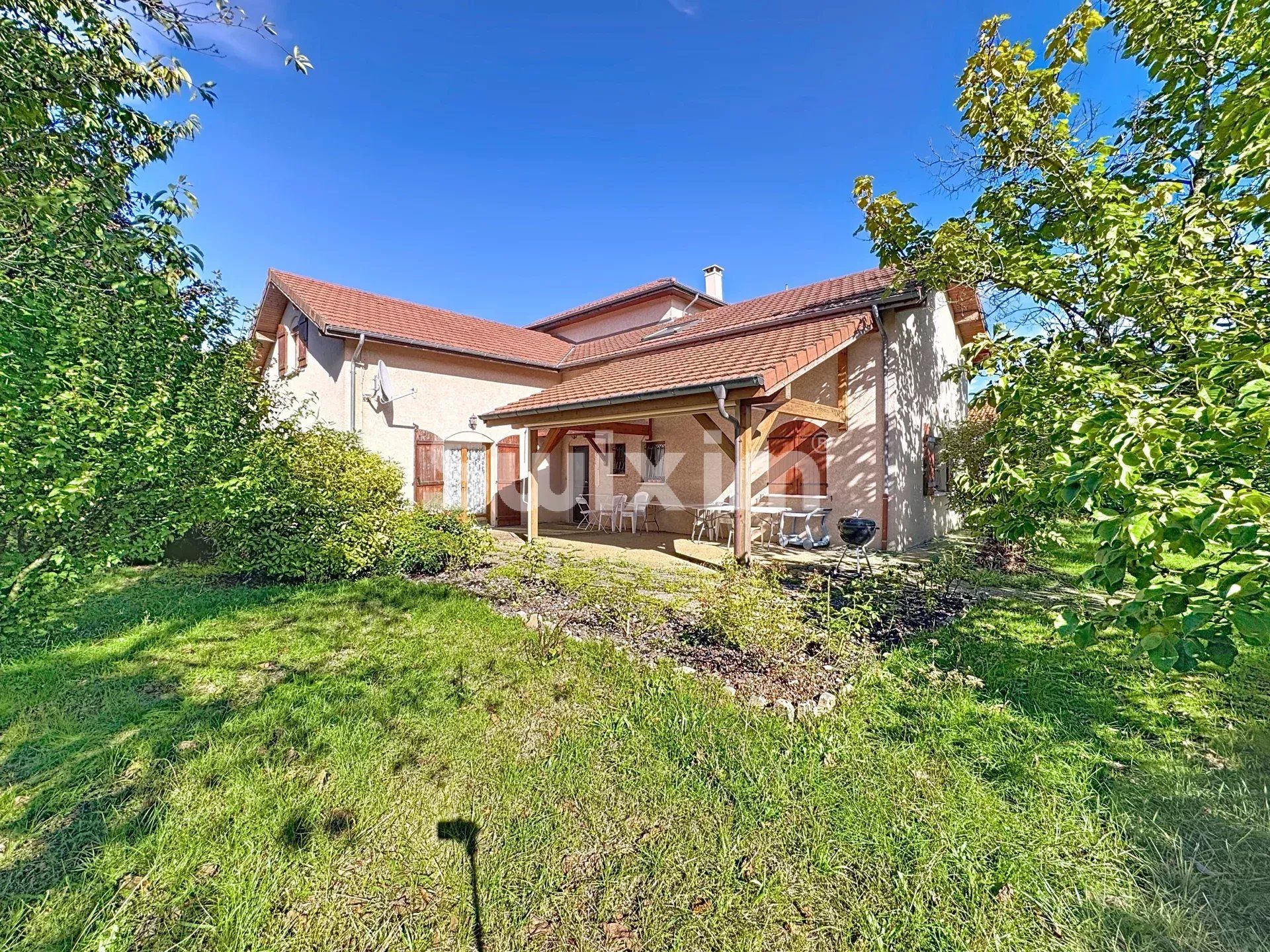 house 7 Rooms for sale on Saint-Jean-de-Gonville (01630)