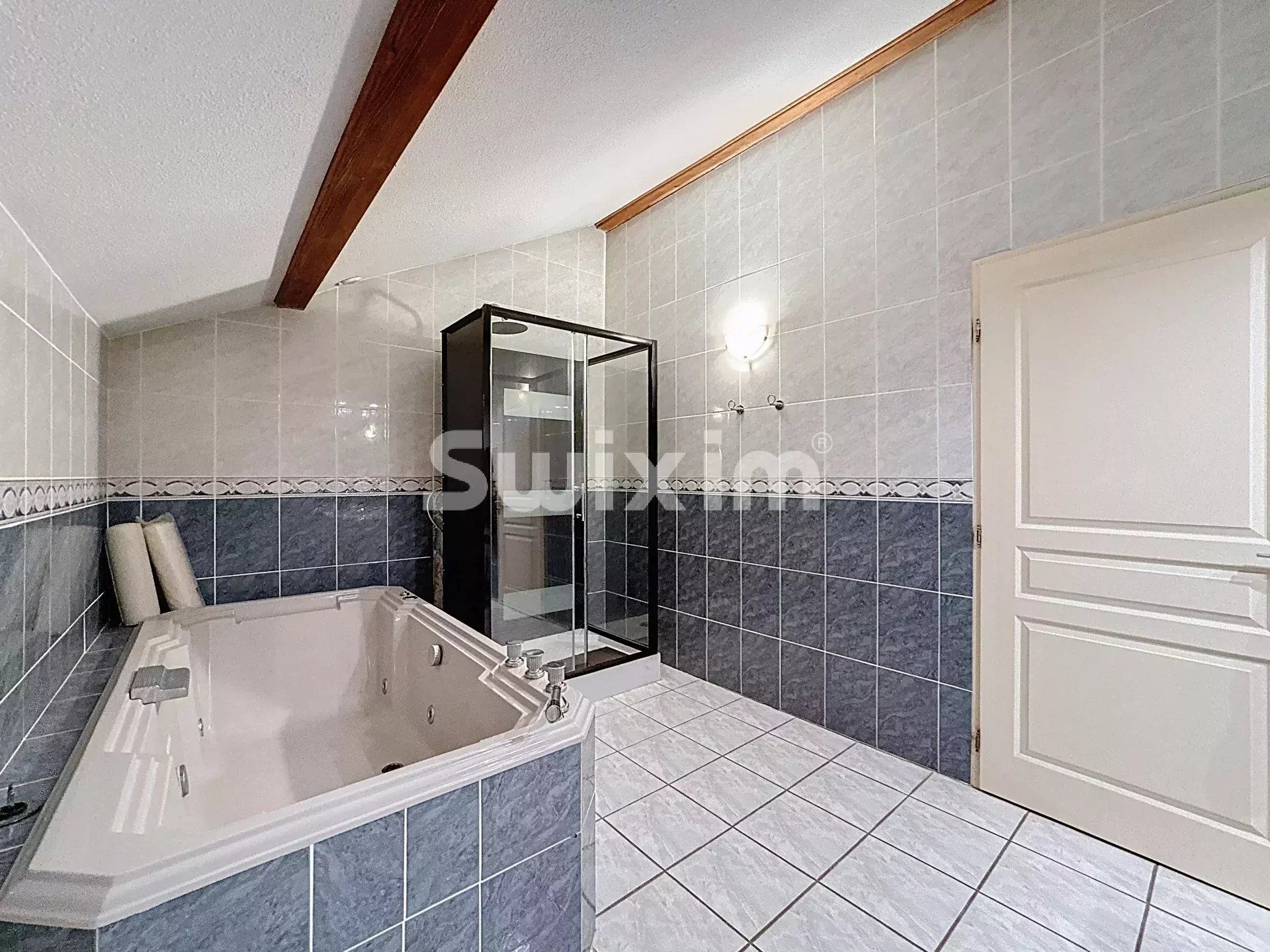 house 7 Rooms for sale on Saint-Jean-de-Gonville (01630)