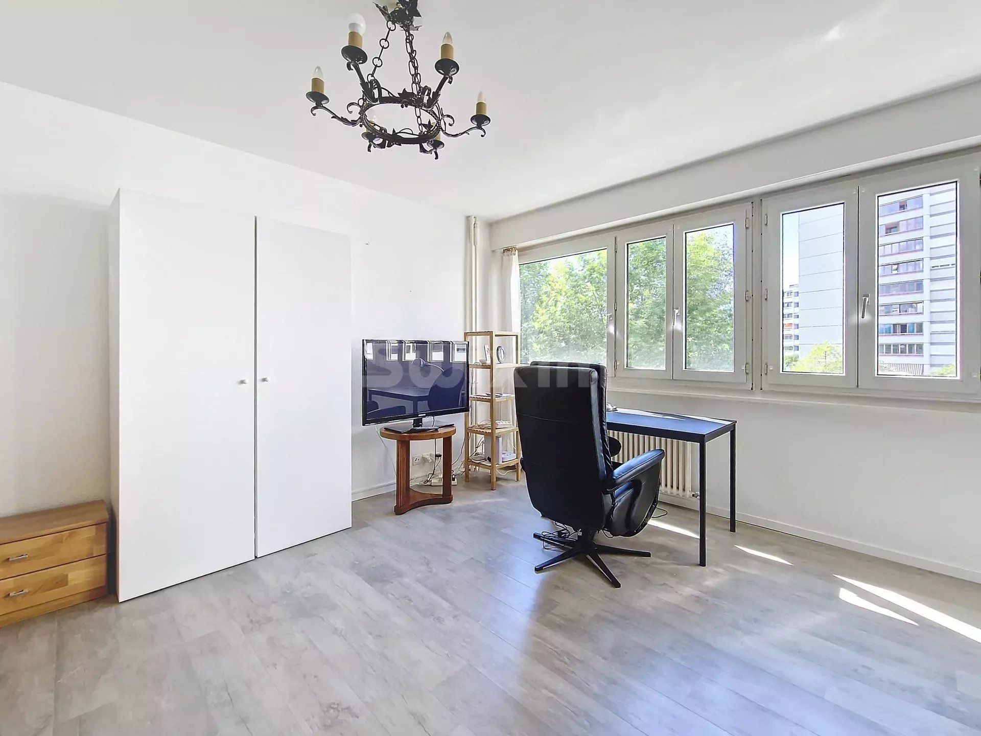 apartment 1 room for rent on Lancy (1212)