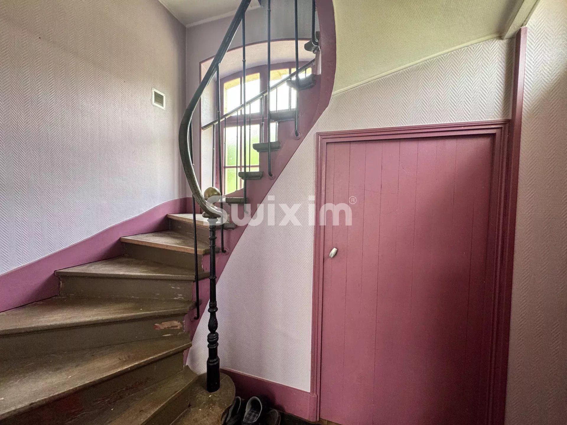 house 7 Rooms for sale on Thizy (89420)