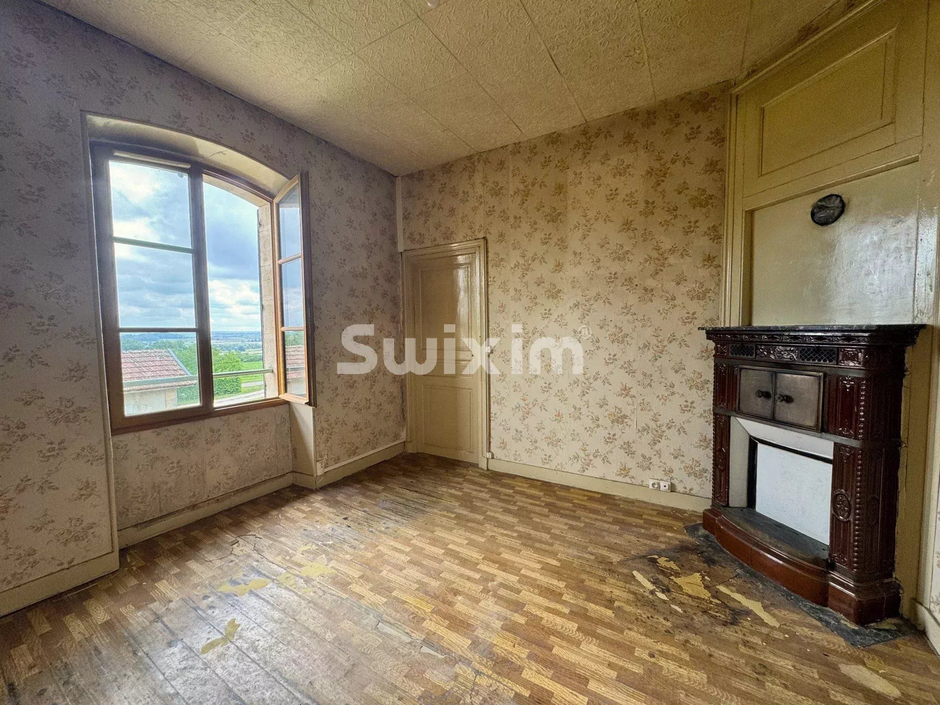 house 7 Rooms for sale on Thizy (89420)