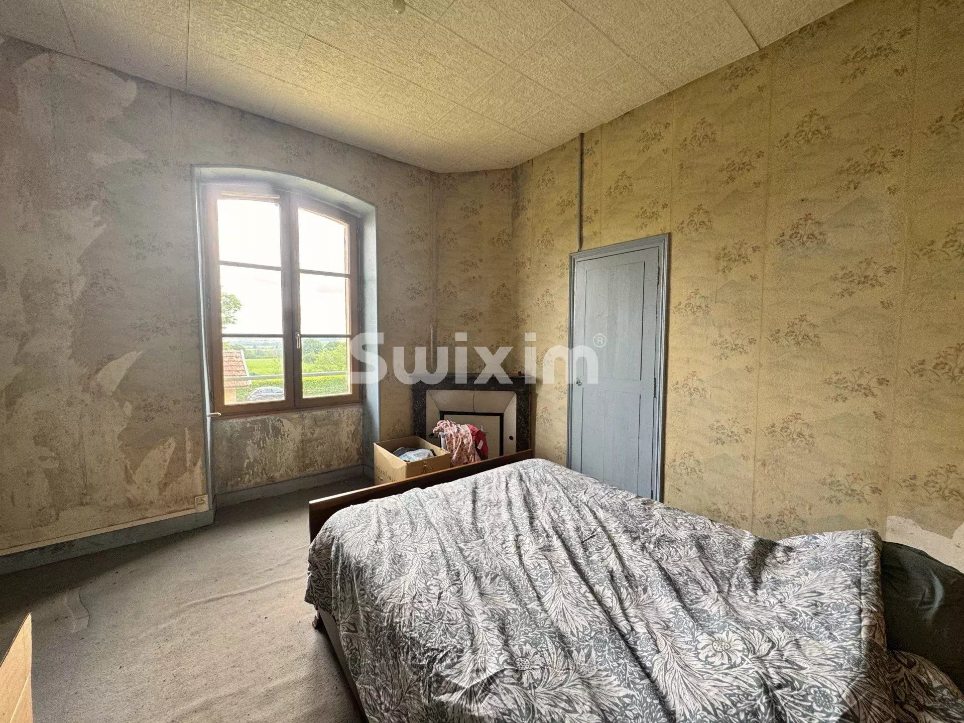 house 7 Rooms for sale on Thizy (89420)