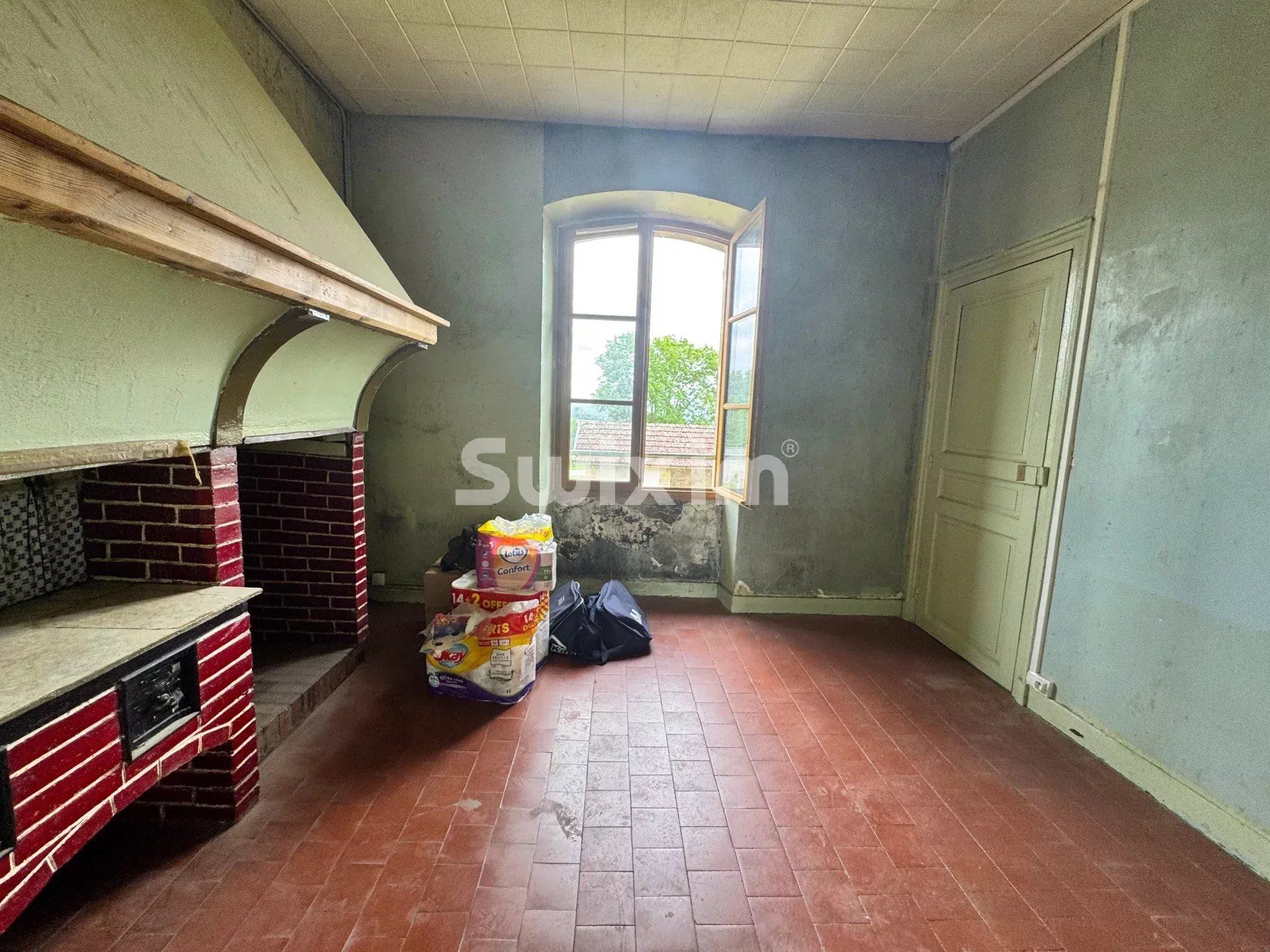 house 7 Rooms for sale on Thizy (89420)