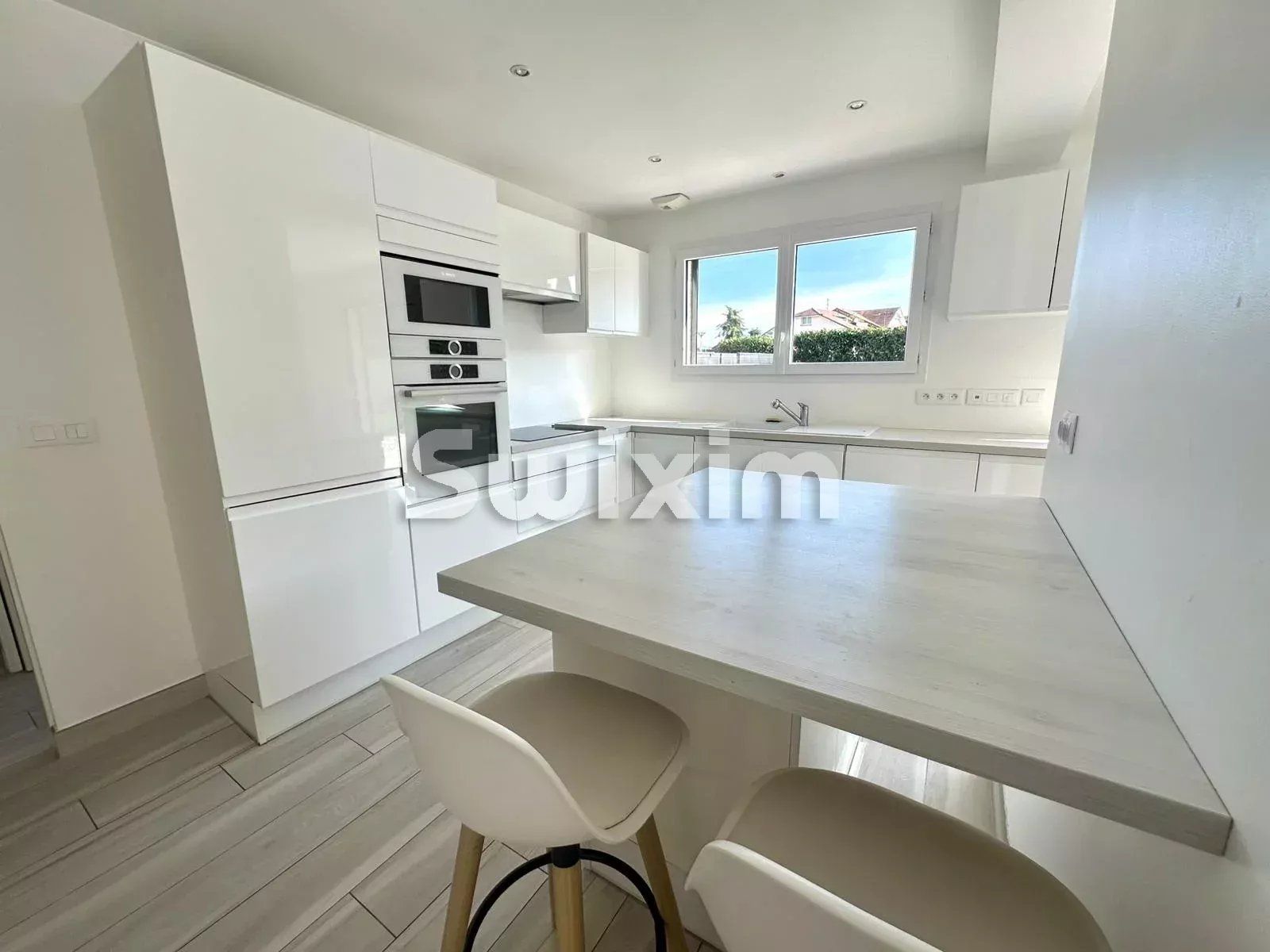 Location Maison Ornex 5 Pièces 123 m²