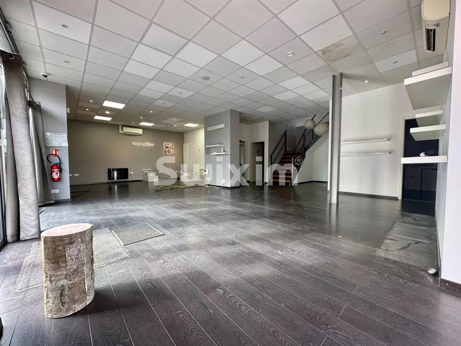 comercial local 11 Quartos para aluguer sobre Ségny (01170)