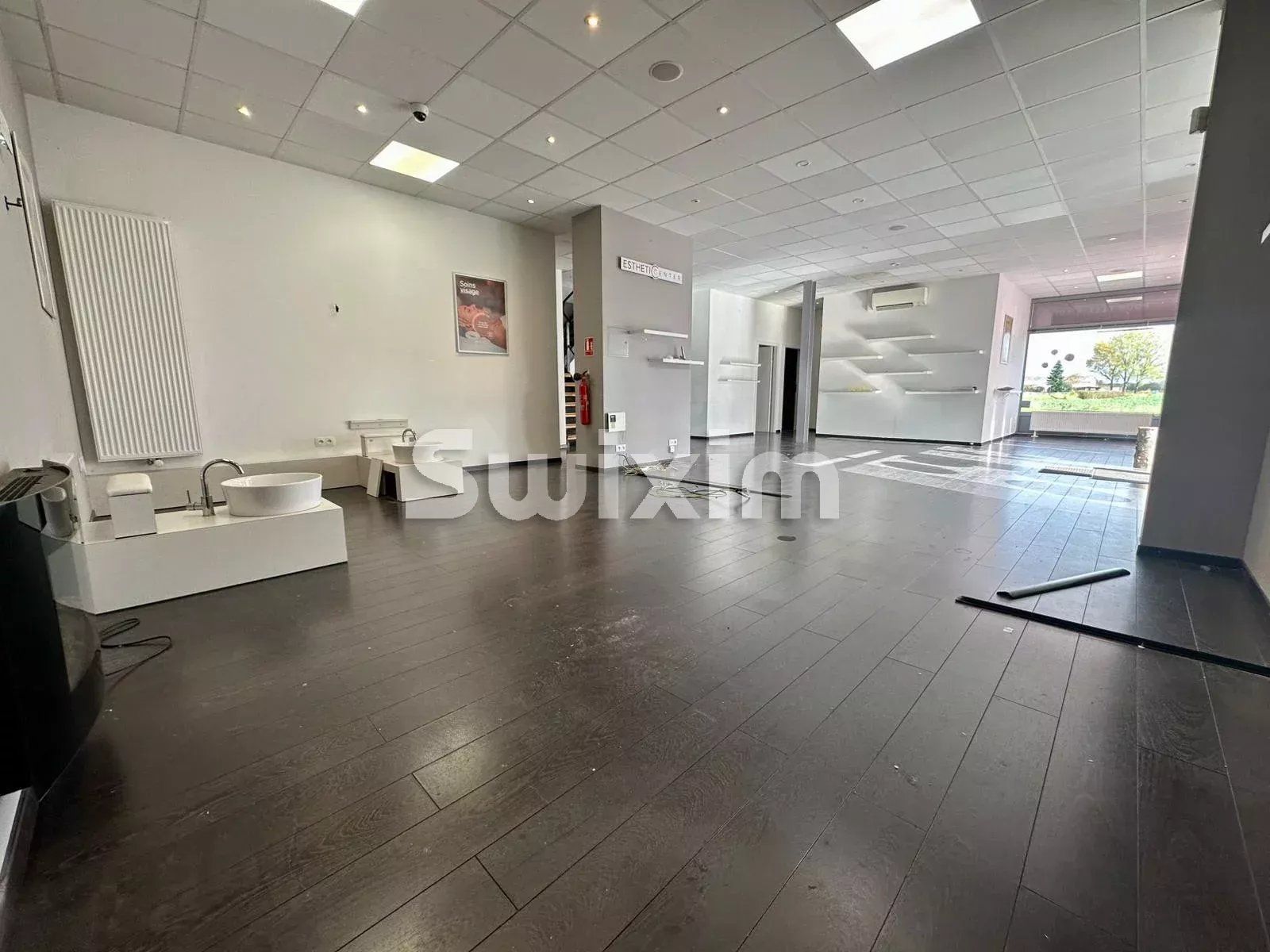 commerce 11 Pièces en location sur Ségny (01170)