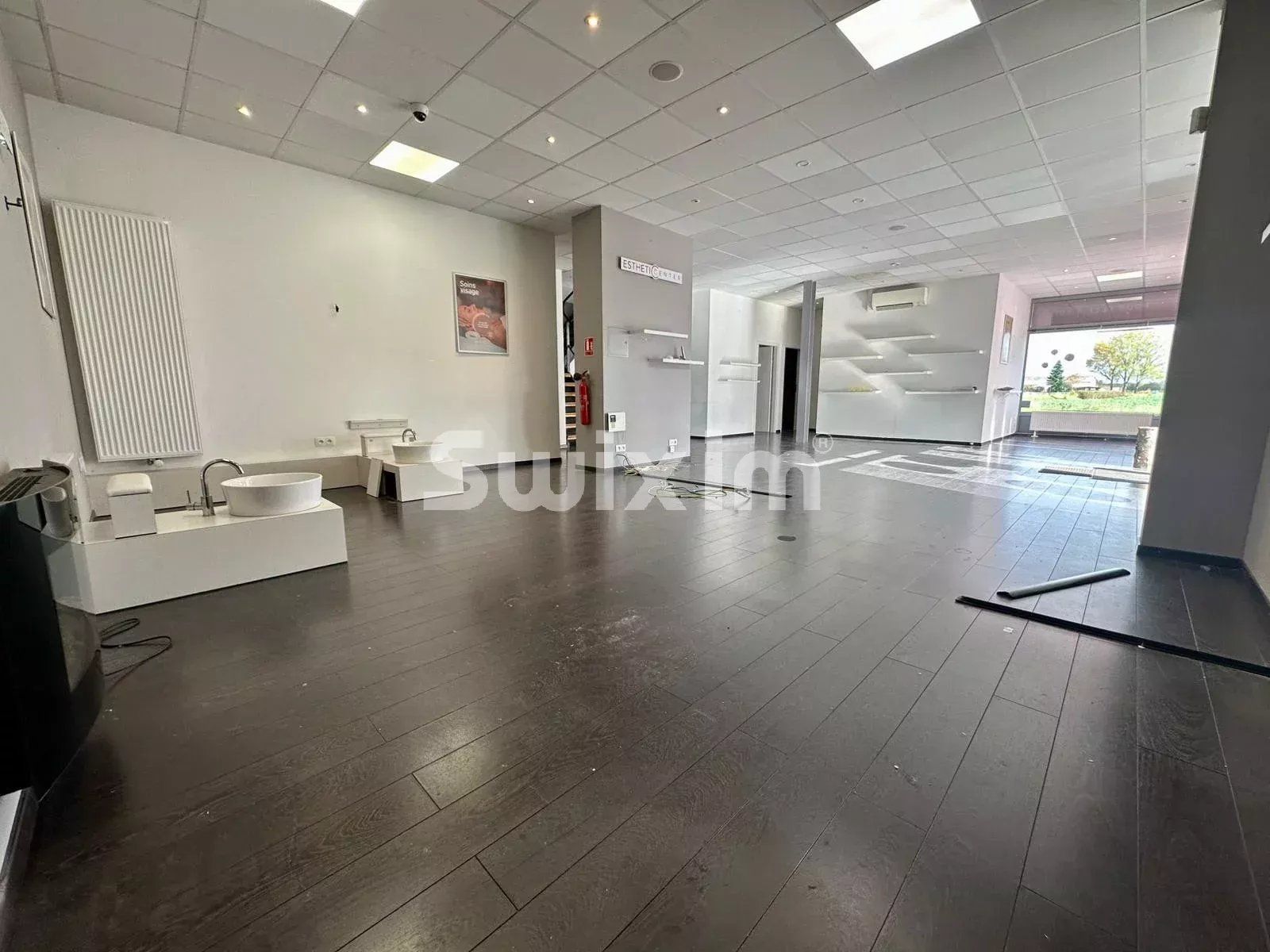 comercial local 11 Quartos para aluguer sobre Ségny (01170)