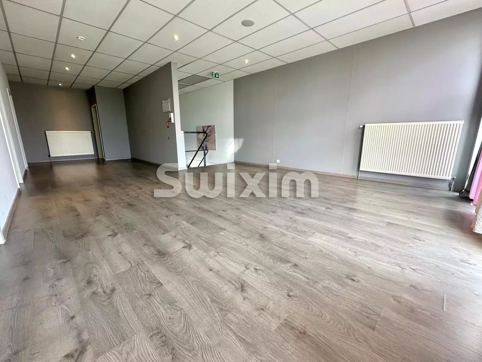 commerce 11 Pièces en location sur Ségny (01170)