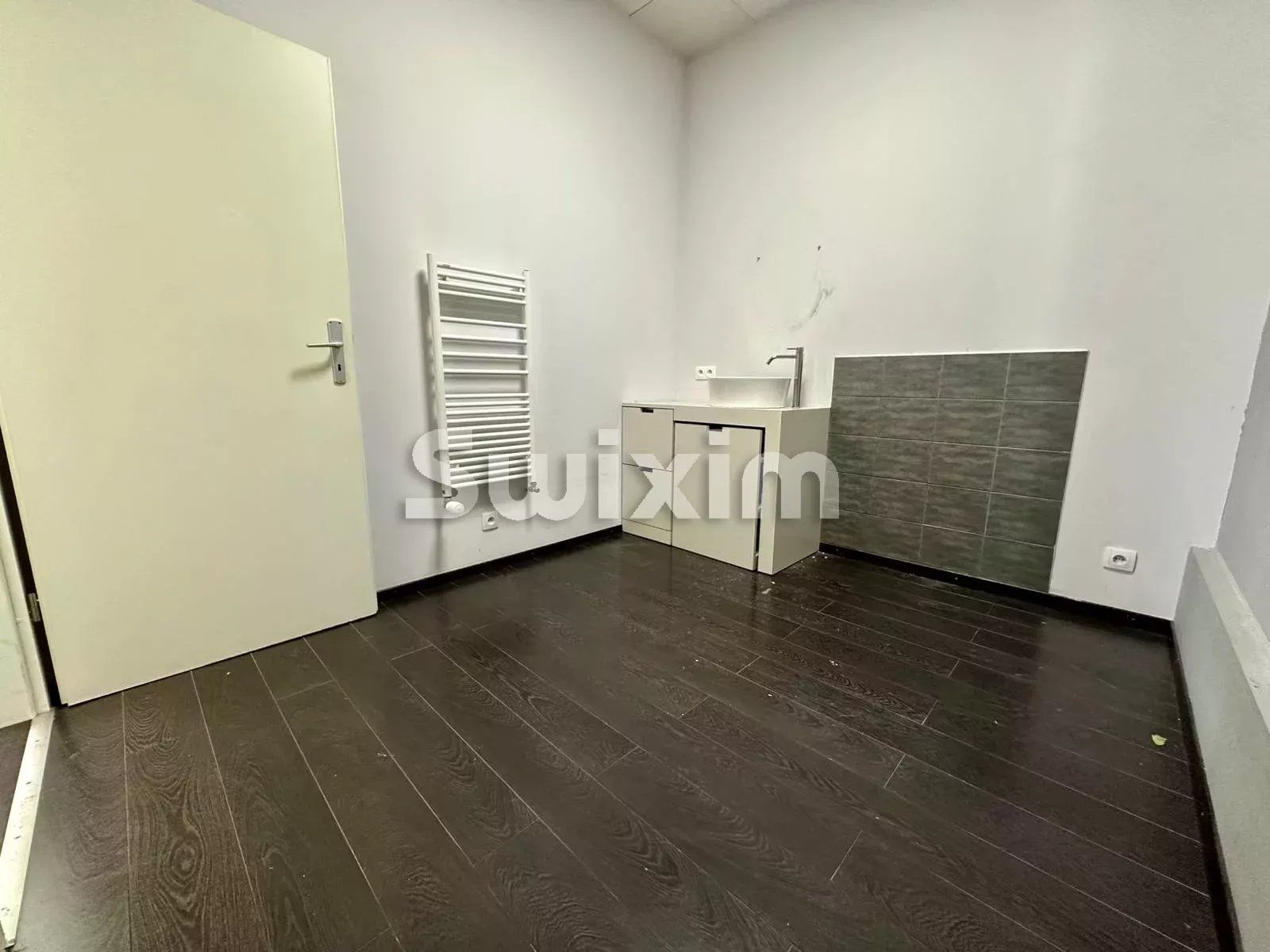 commerce 11 Pièces en location sur Ségny (01170)