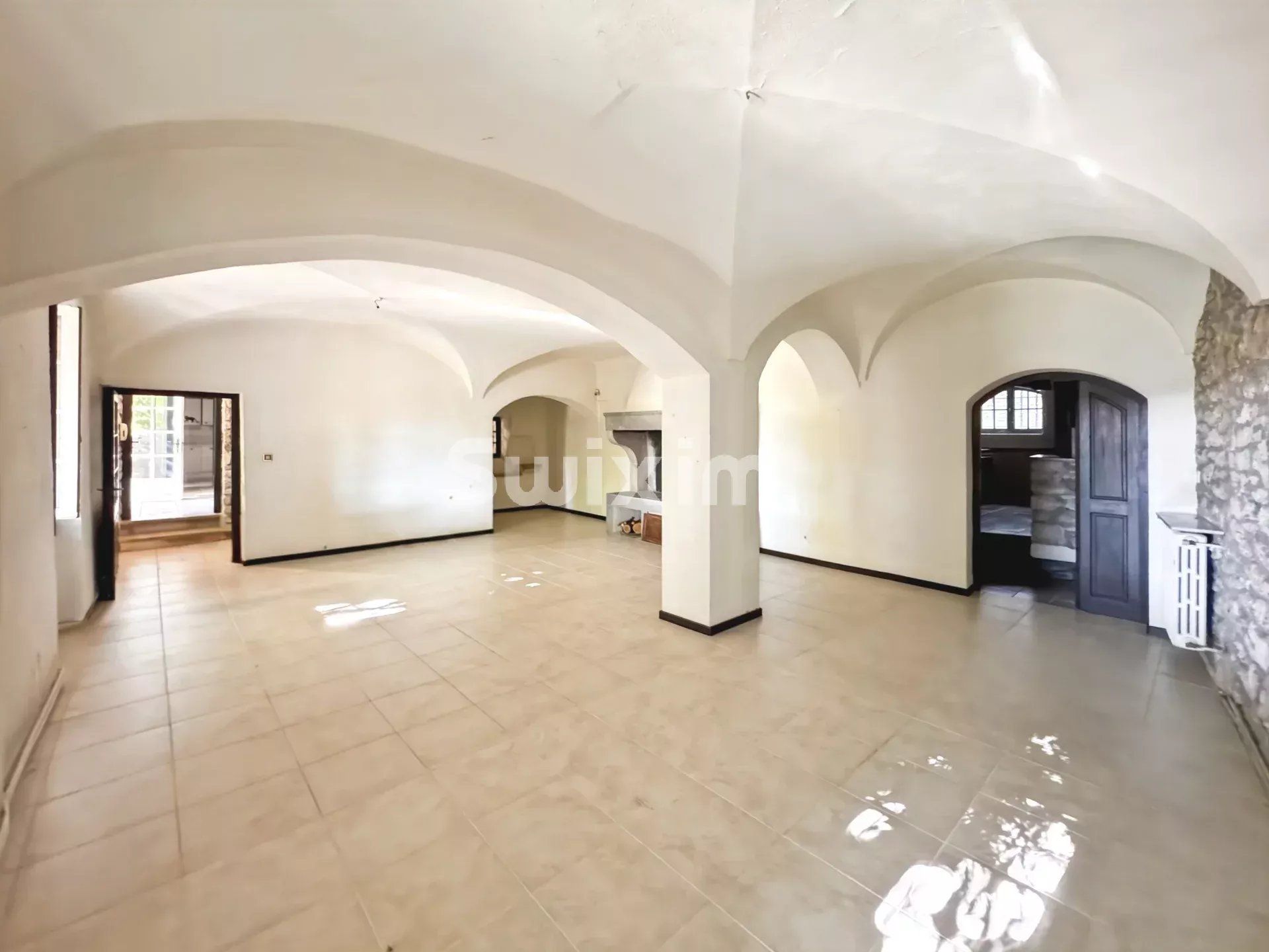 casa 10 Camere in vendita su Allan (26780)