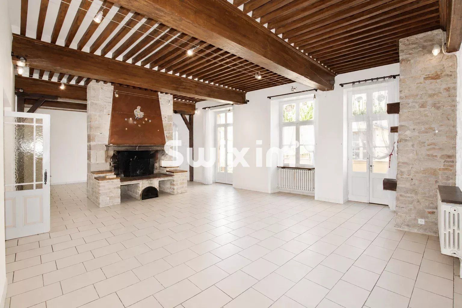 edificio 13 Salas en venta en Saint-Amour (39160)