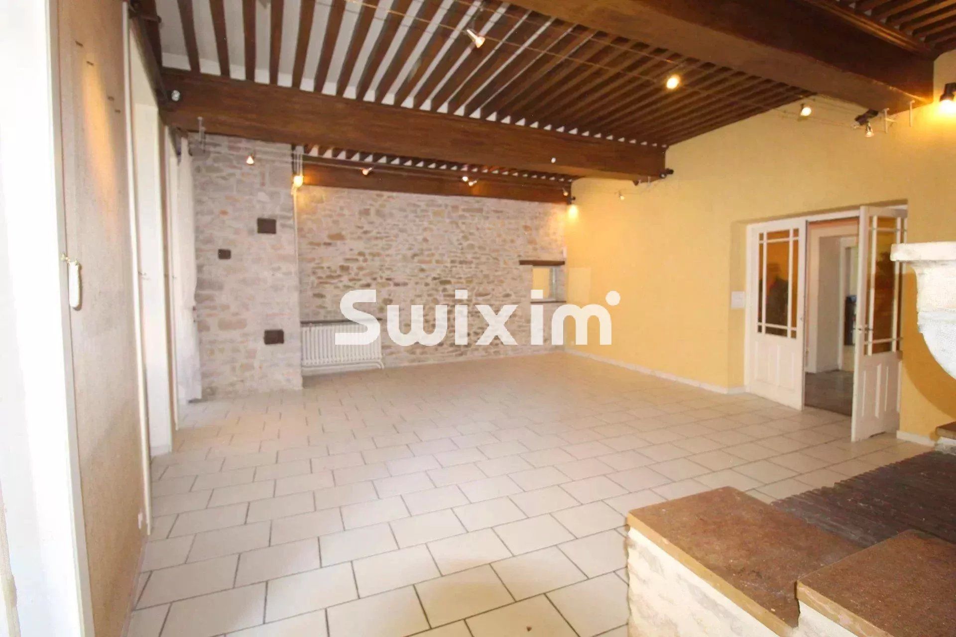 immeuble 13 Pièces en vente sur Saint-Amour (39160)