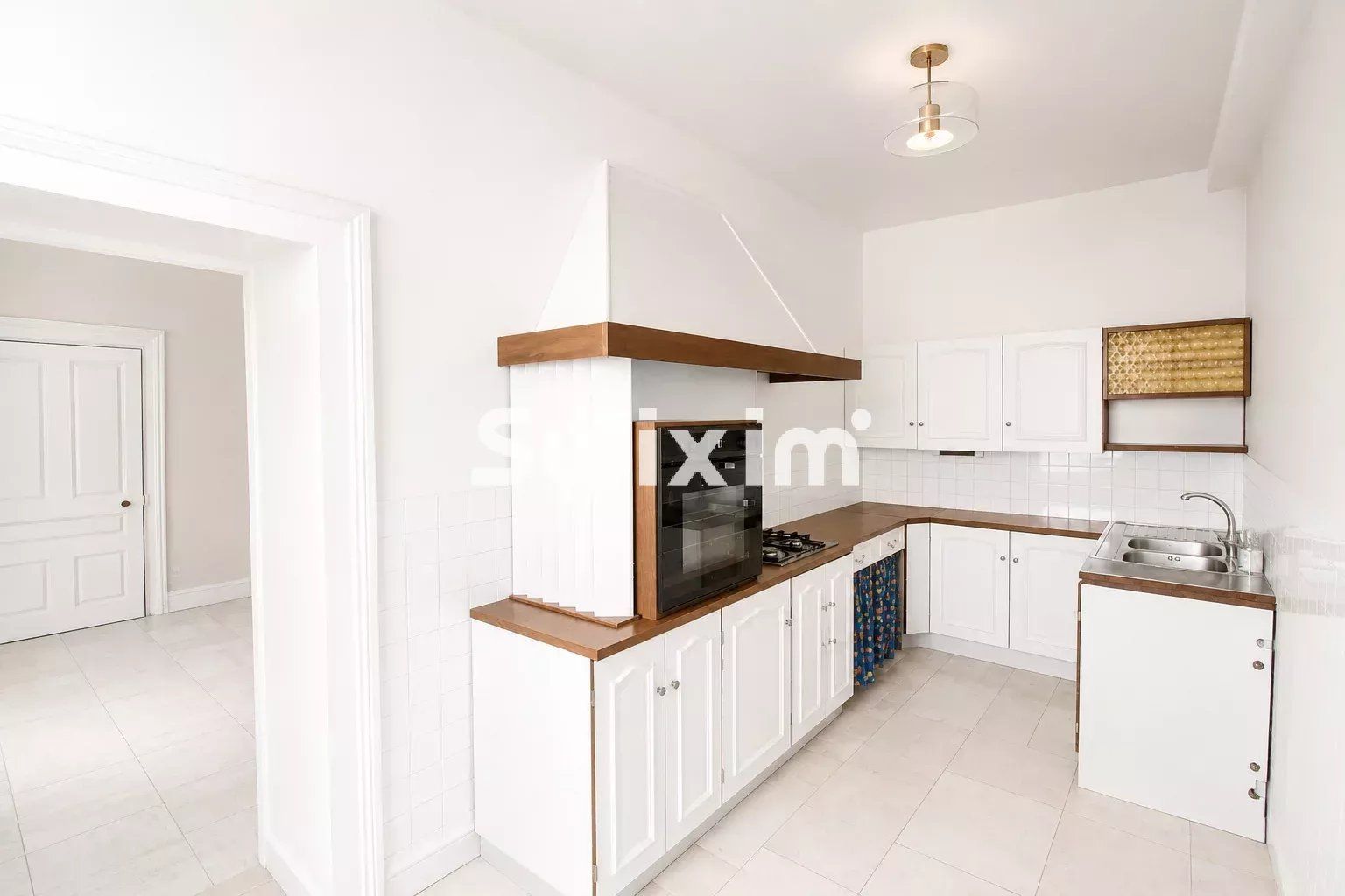 building 13 Rooms for sale on Saint-Amour (39160)
