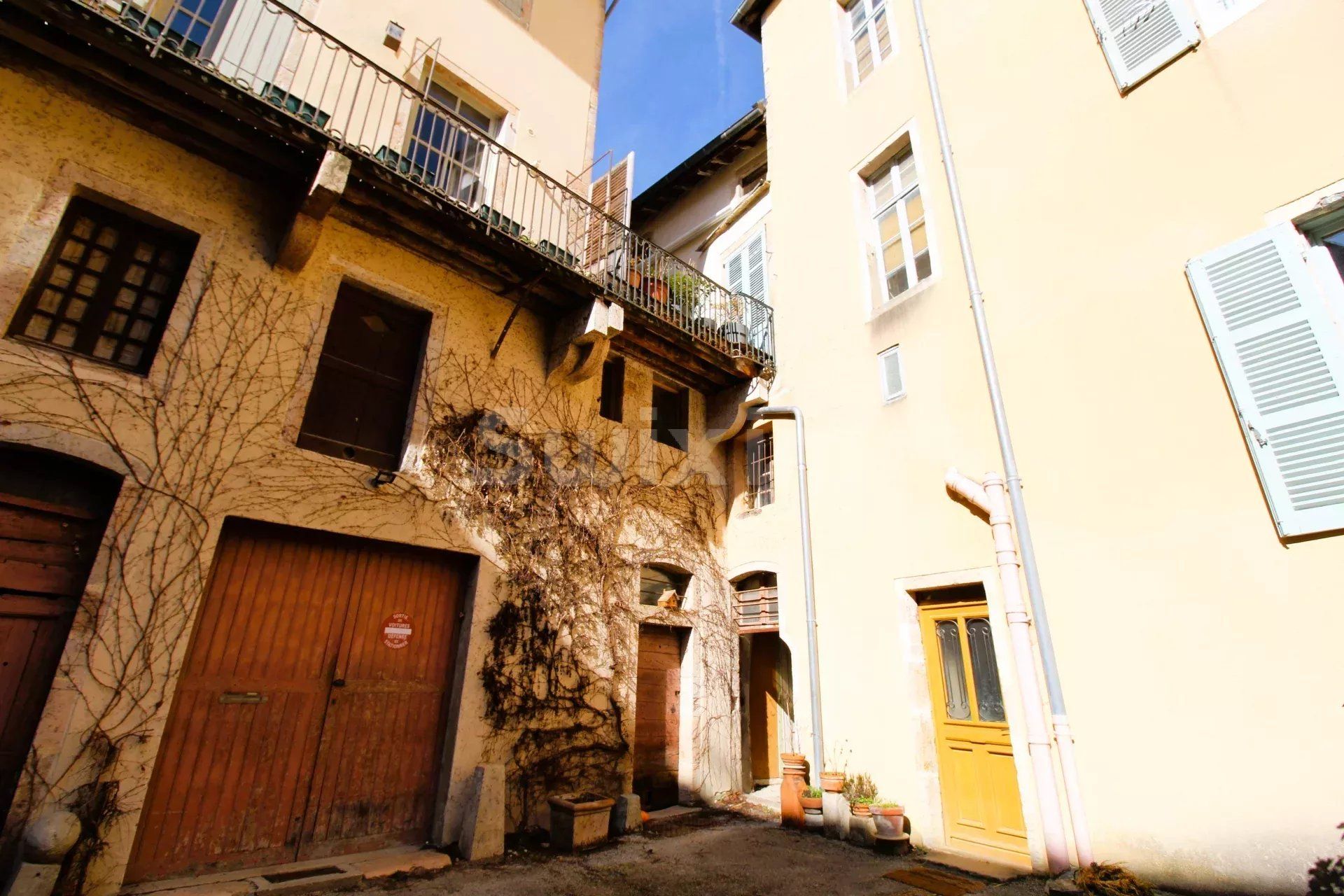 immeuble 13 Pièces en vente sur Saint-Amour (39160)