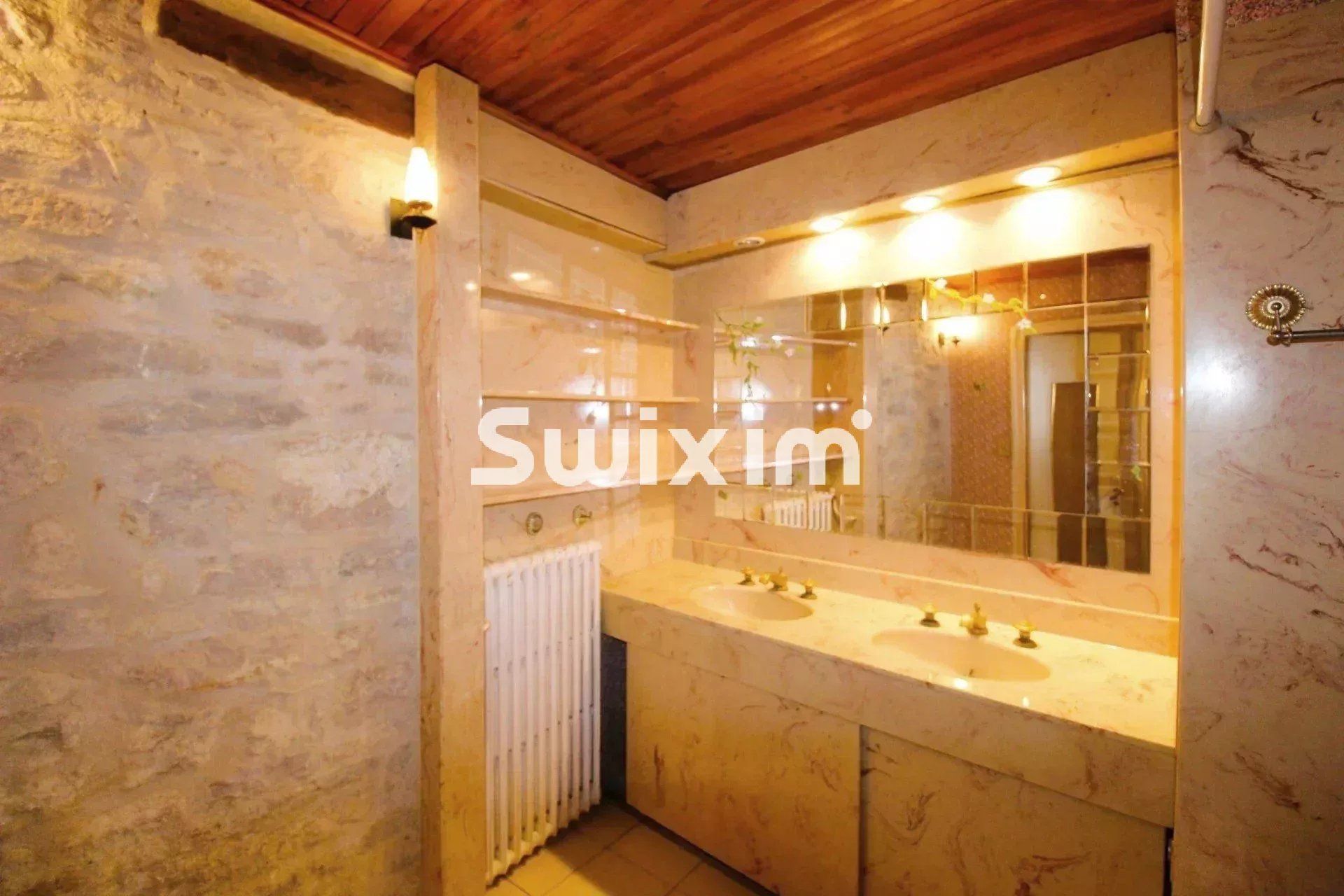 immeuble 13 Pièces en vente sur Saint-Amour (39160)